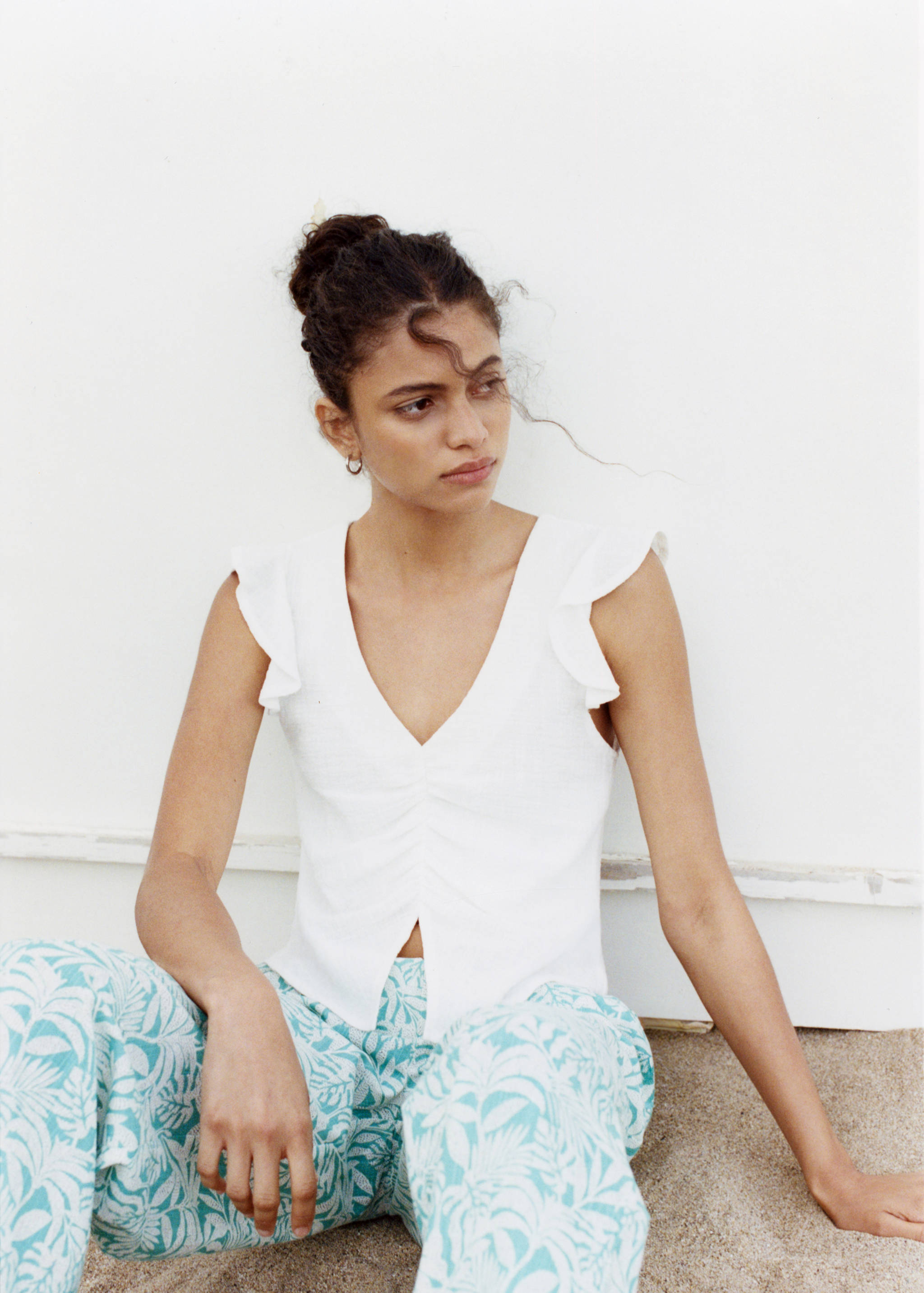 Ruffled-sleeve blouse - Details of the article 5