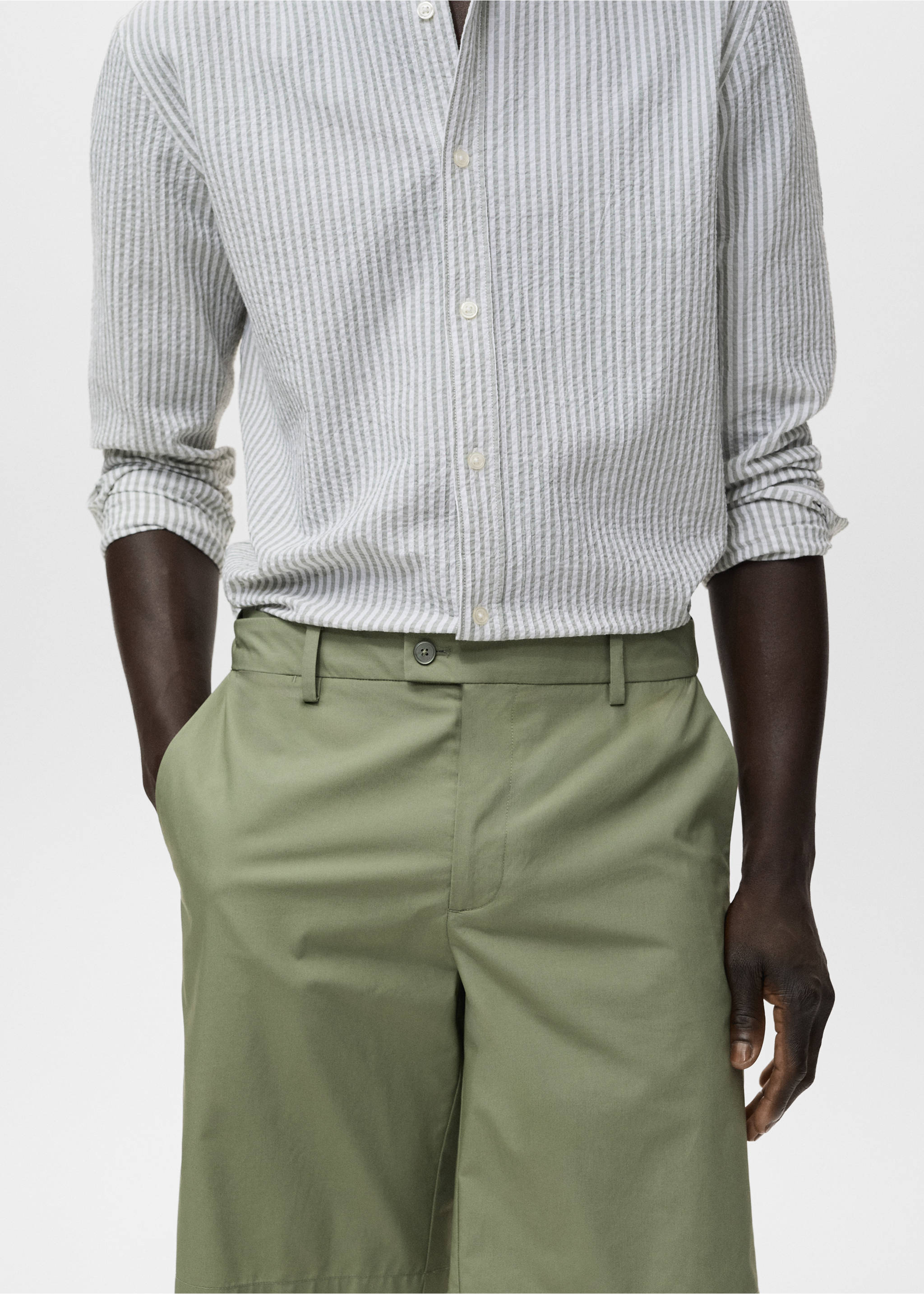 Cotton bermuda shorts with an interior elastic strip - Details of the article 1, Mint Green. Ref: 17081161-00.