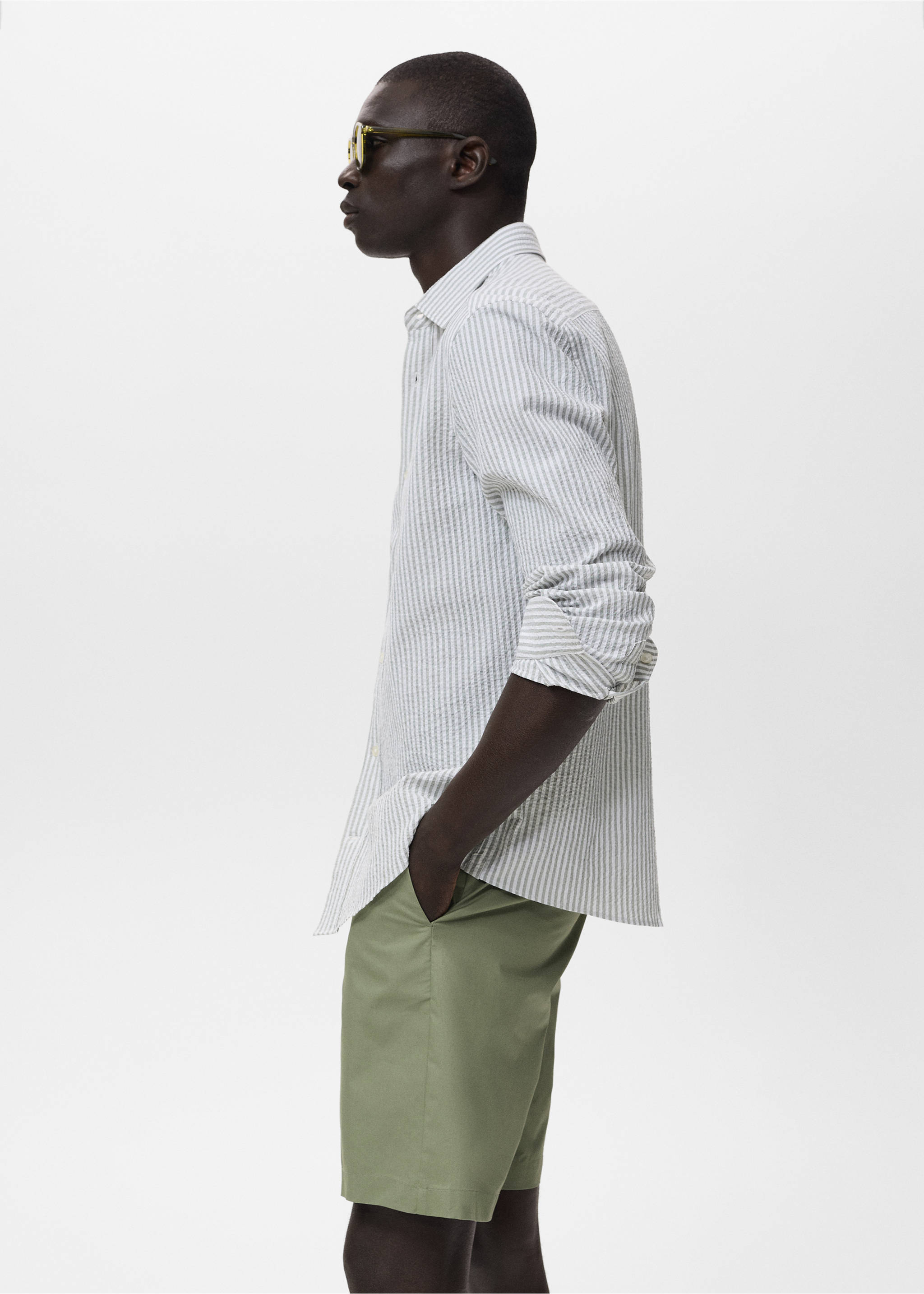 Cotton bermuda shorts with an interior elastic strip - Details of the article 2, Mint Green. Ref: 17081161-00.