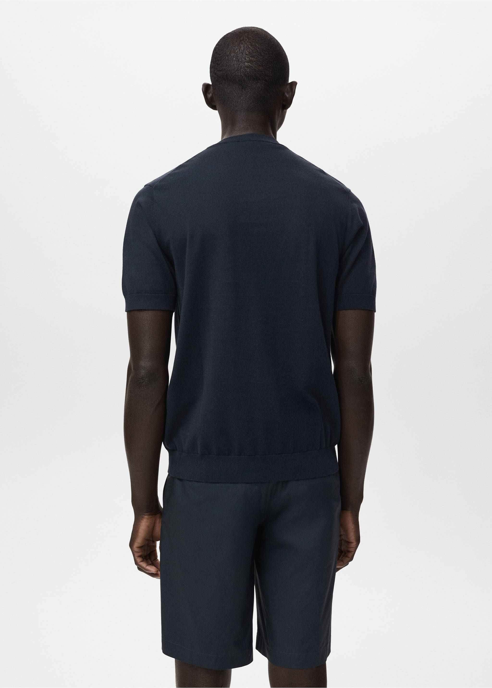 Dark navy blue bermuda shorts, back view., Navy. Ref: 17081161-00.