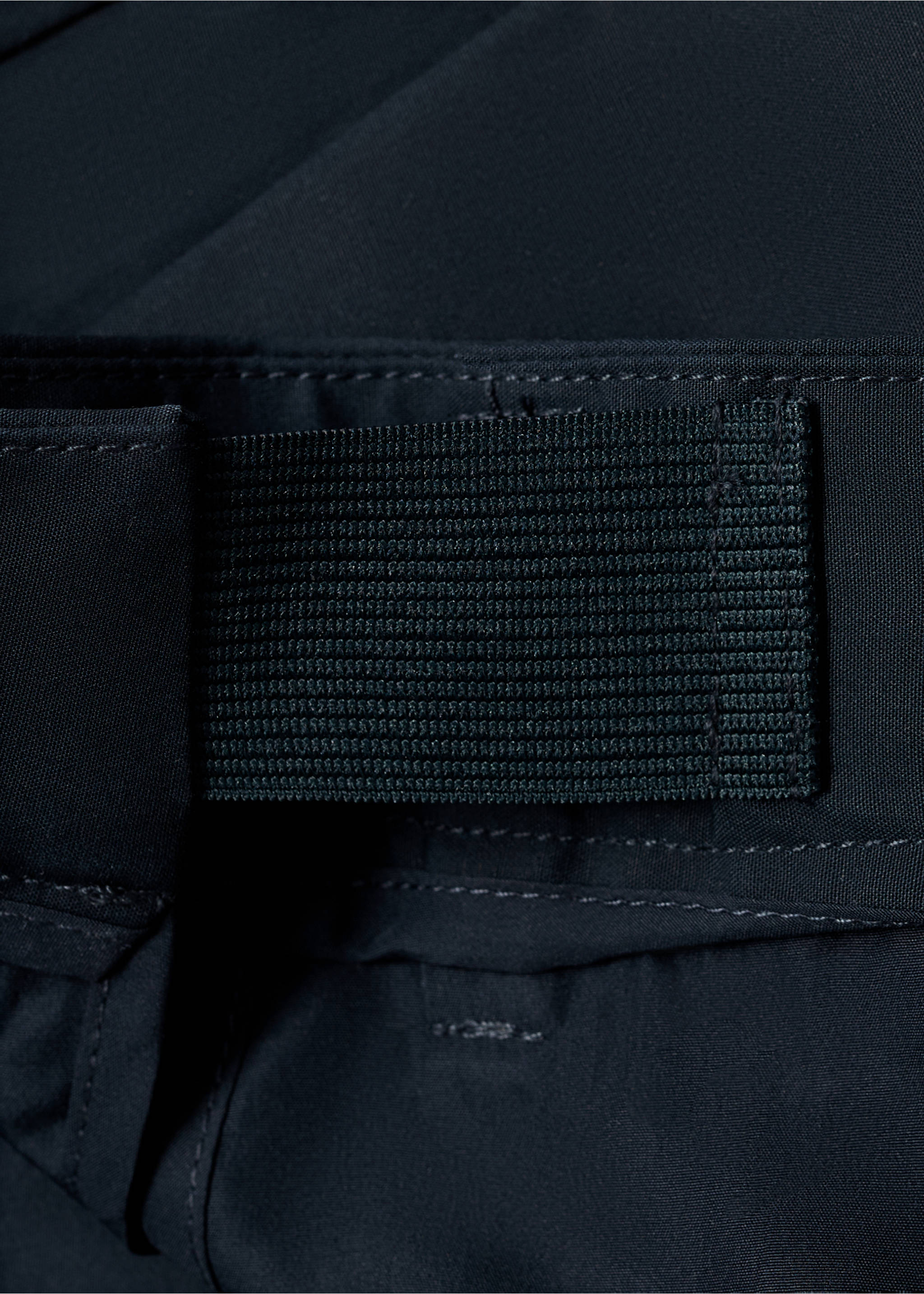 Close-up of navy blue bermuda shorts fabric and elastic waistband tab., Navy. Ref: 17081161-00.