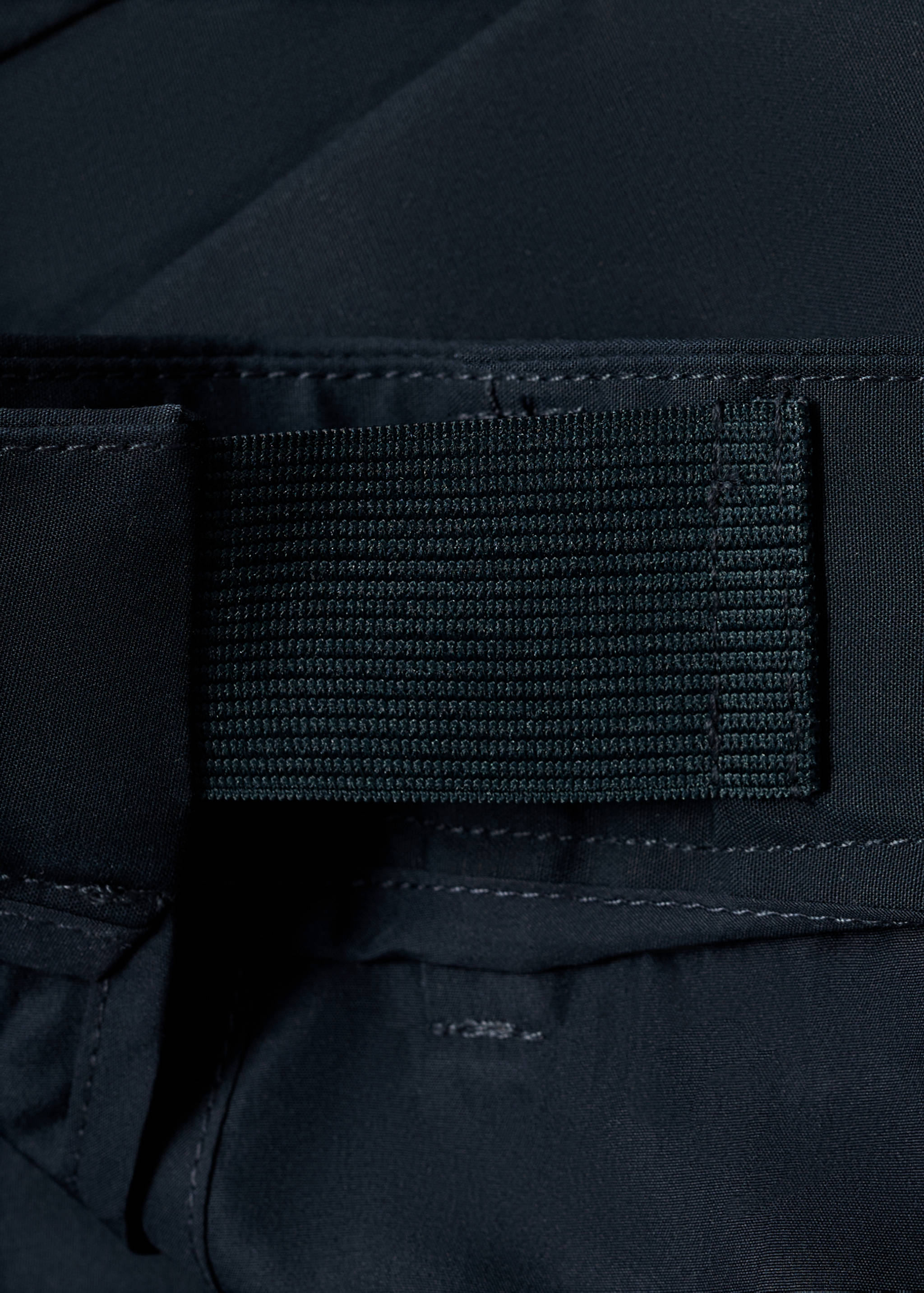 Cotton bermuda shorts with an interior elastic strip - Details of the article 0