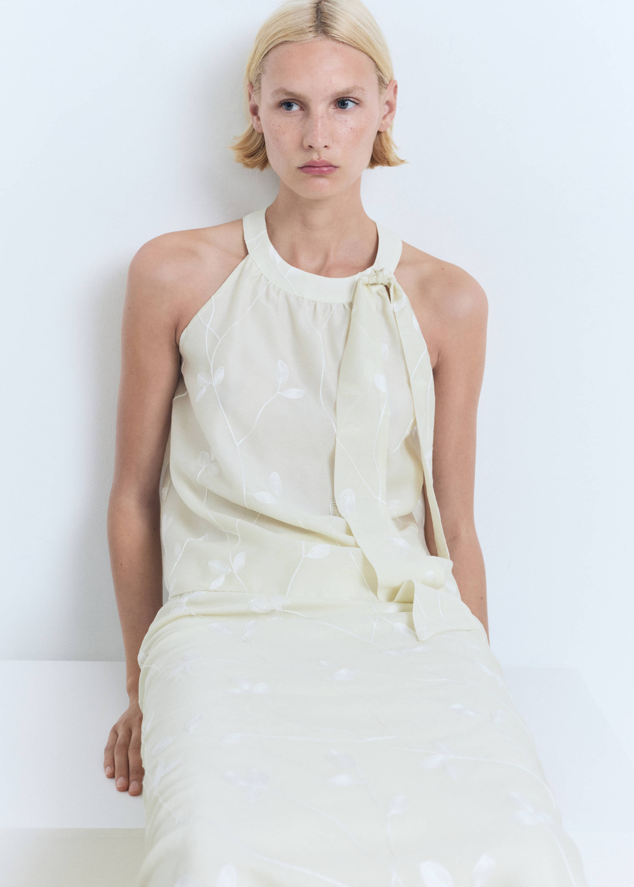 Saia pelo joelho às flores - Pormenor do artigo 2