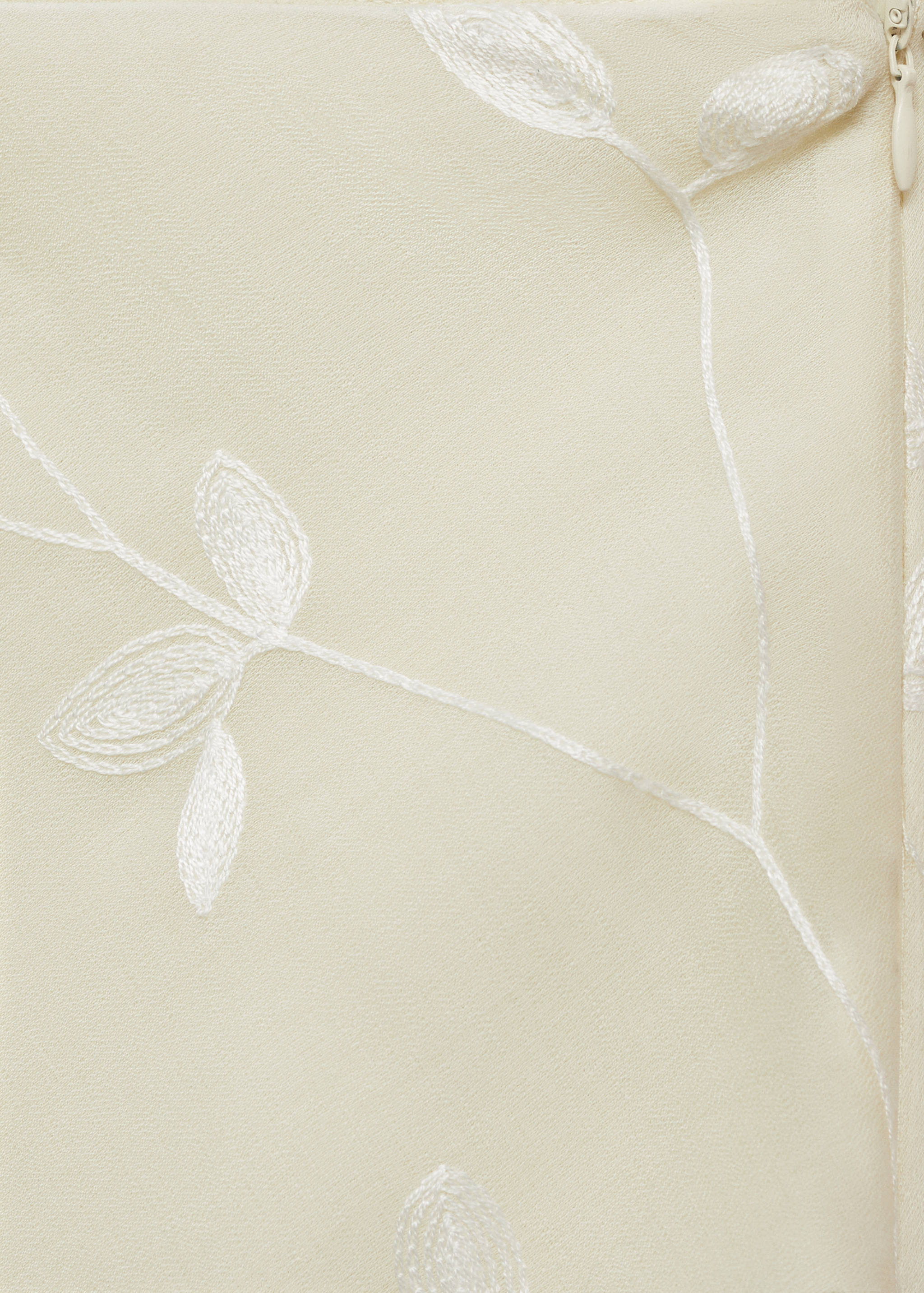 Saia pelo joelho às flores - Pormenor do artigo 8