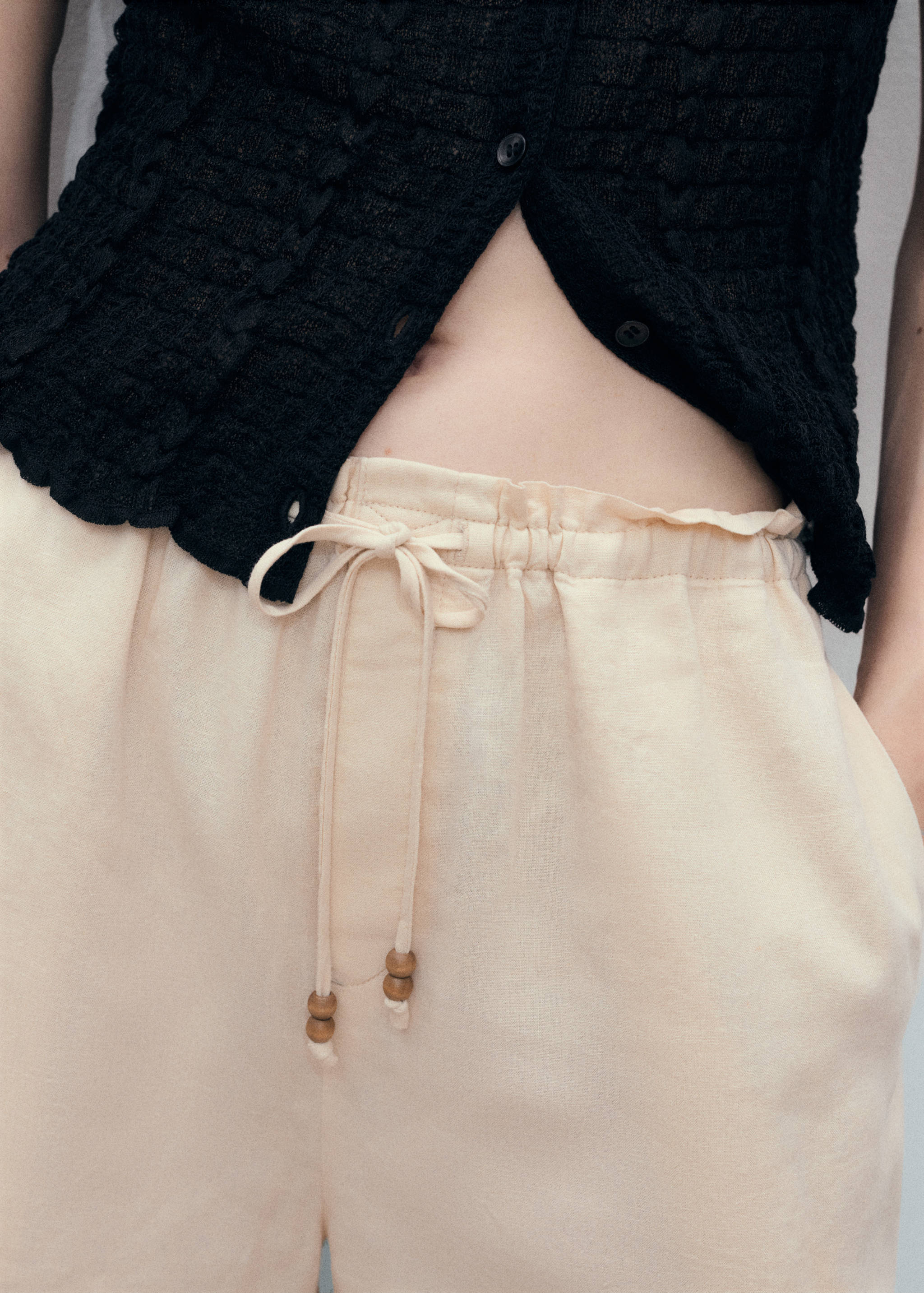 Straight-fit linen shorts with drawstring - Details of the article 1