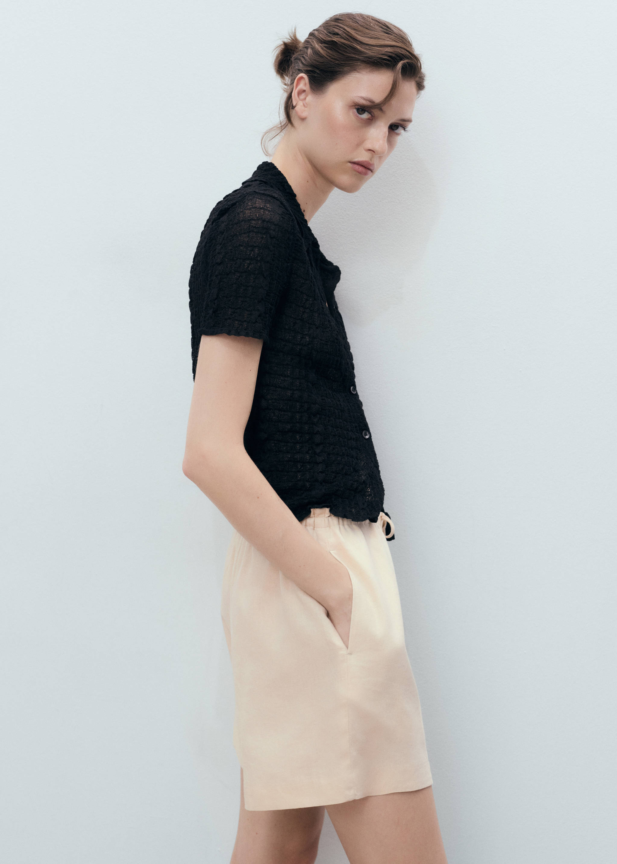 Straight-fit linen shorts with drawstring - Details of the article 6