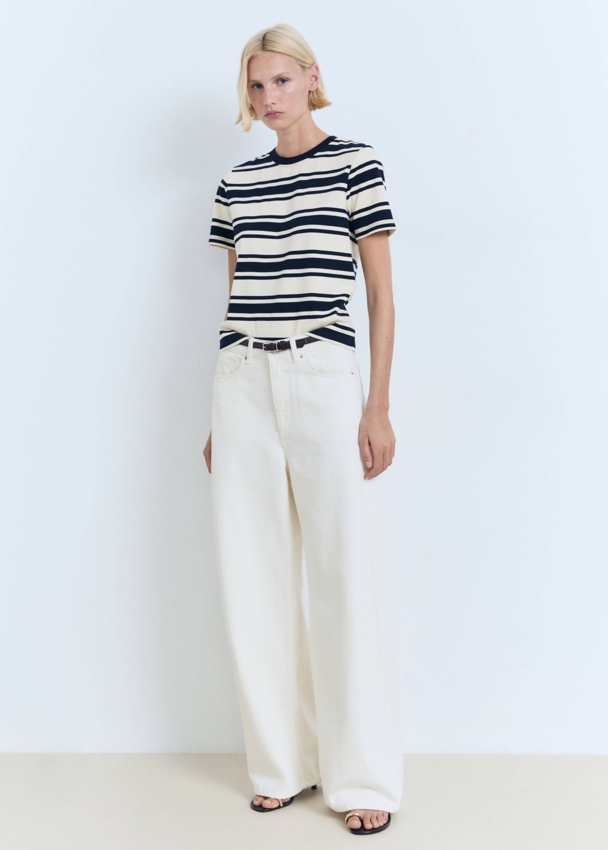 Katoenen T-shirt met contrasterende hals - Overzichtstekening