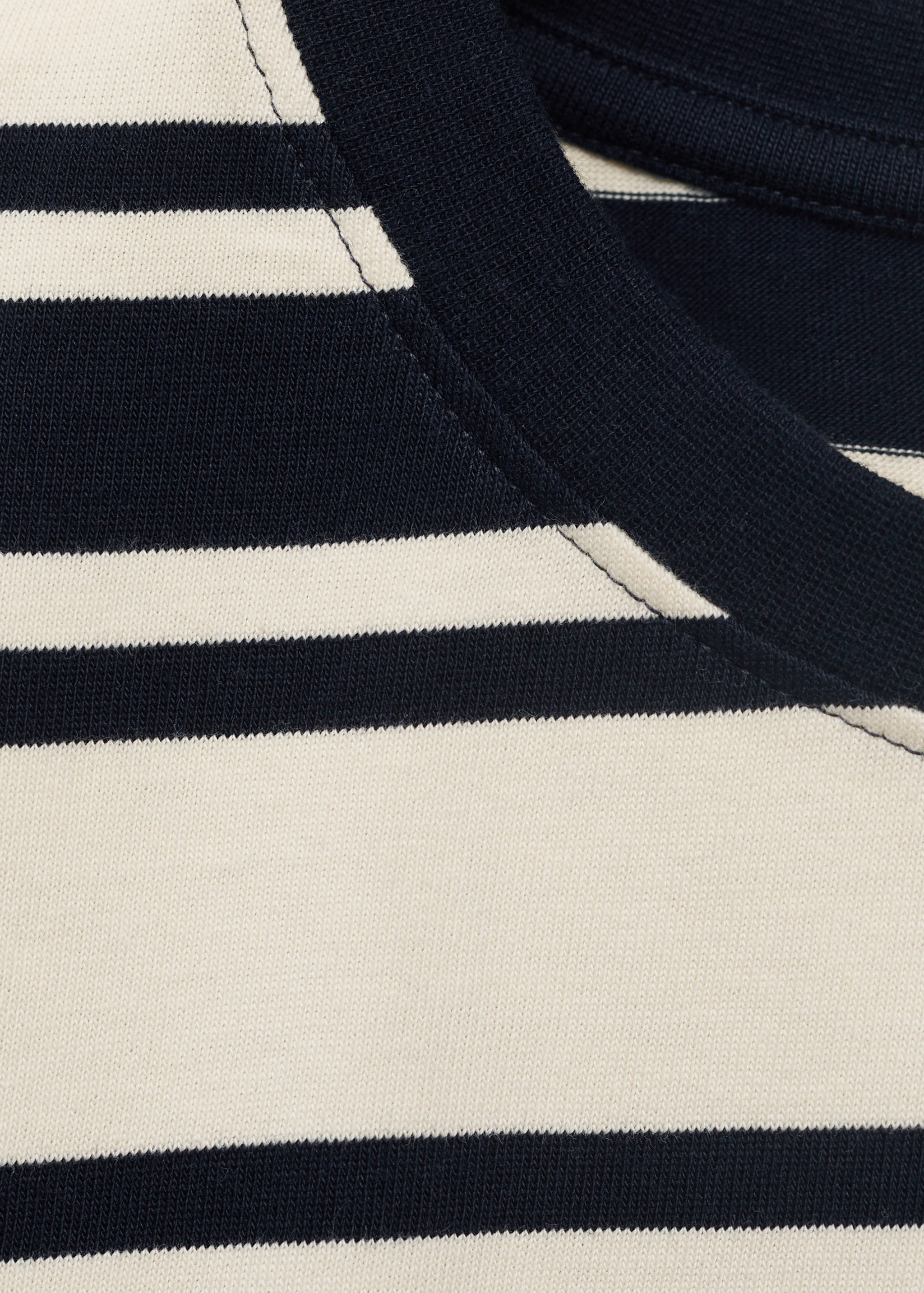 Katoenen T-shirt met contrasterende hals - Detail van het artikel 8