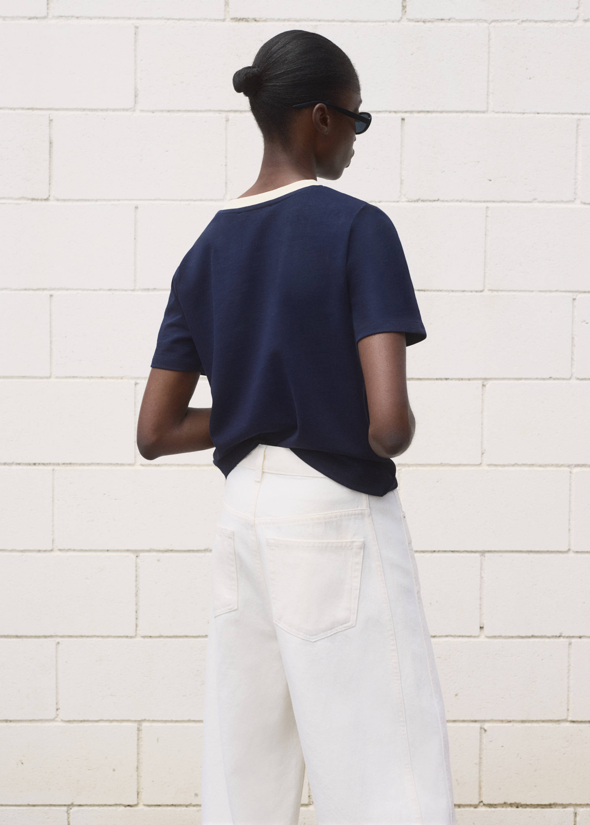 Contrasting collar cotton t-shirt - Reverse of the article