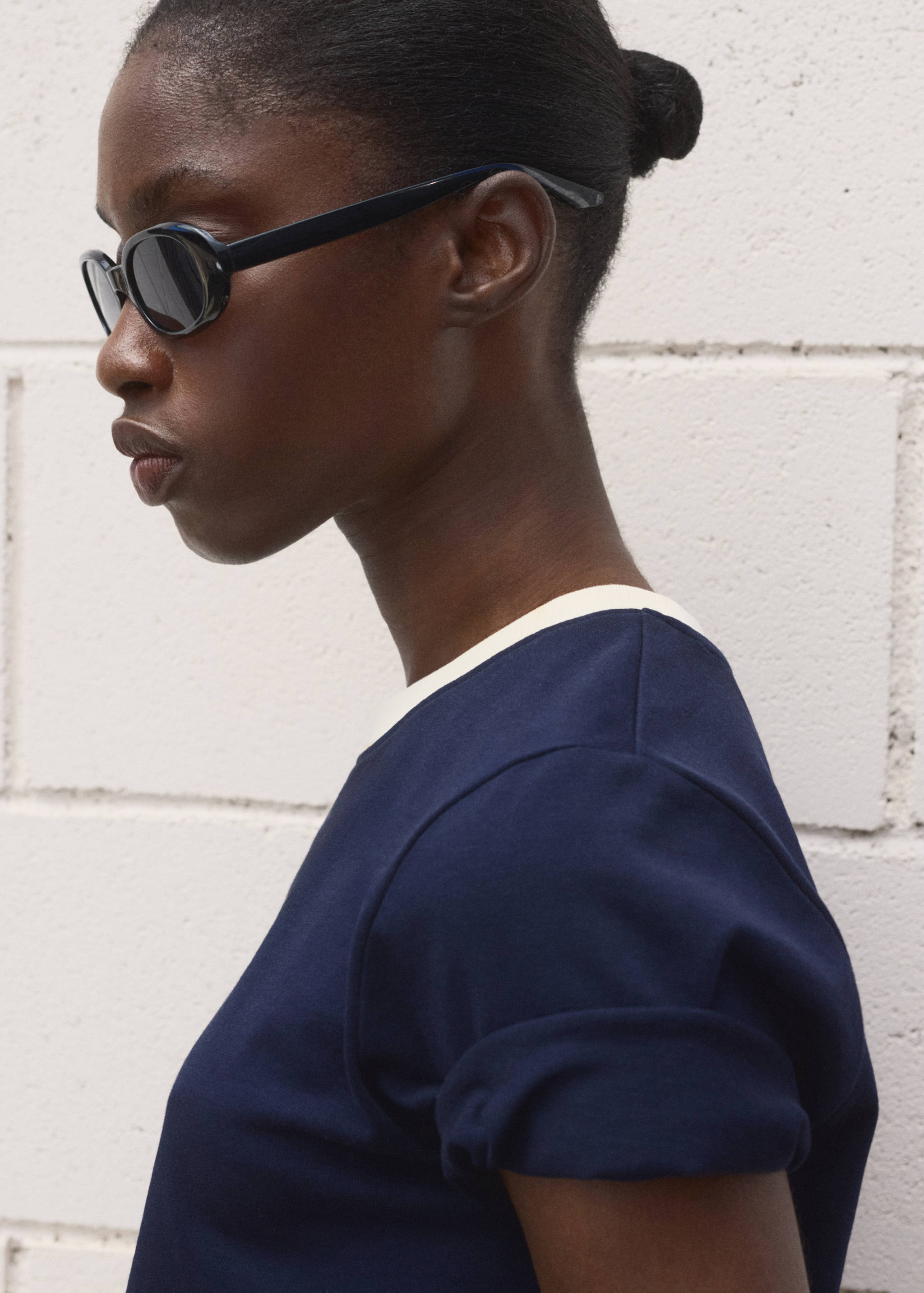 Contrasting collar cotton t-shirt - Details of the article 1