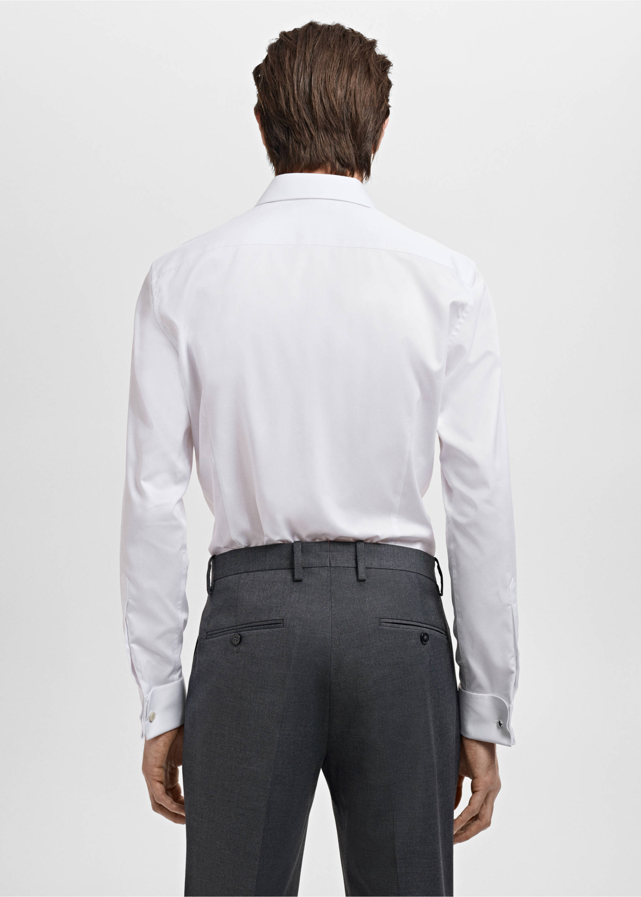 Chemise costume slim-fit tissu twill boutons de manchette - Verso de l’article, Blanc. Ref: 17081175-00.