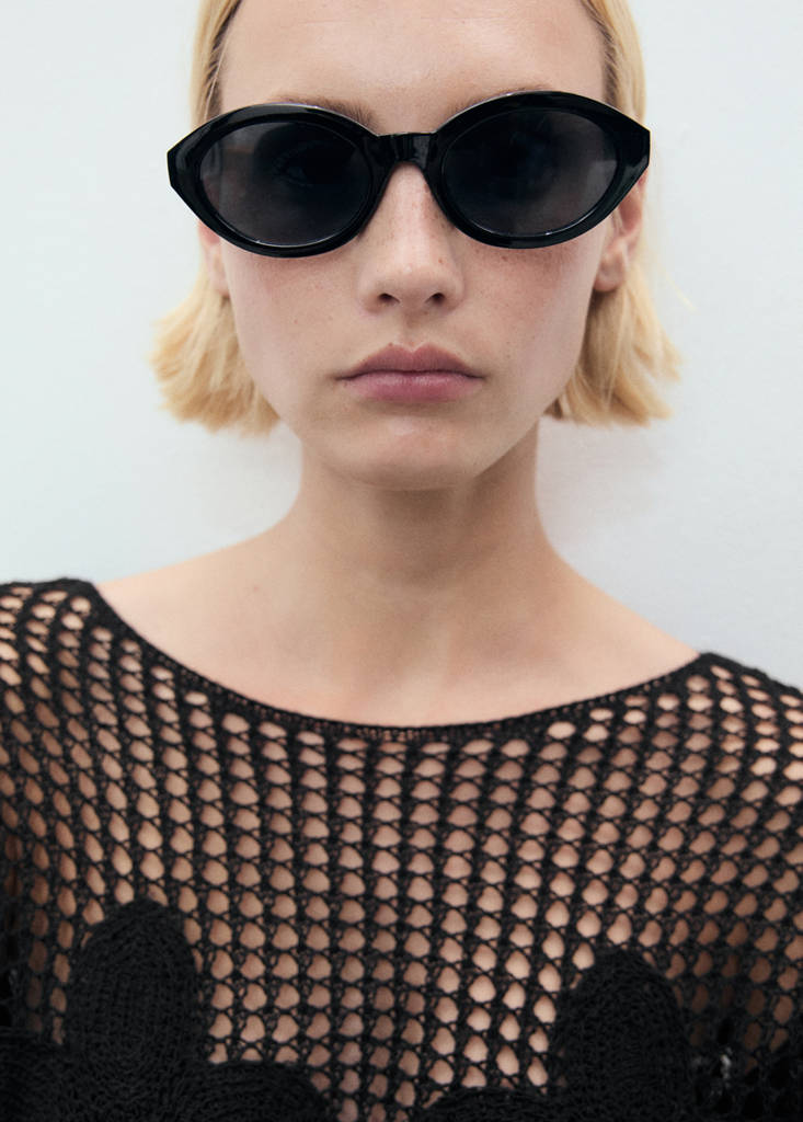 Knit embroidered sweater — Black