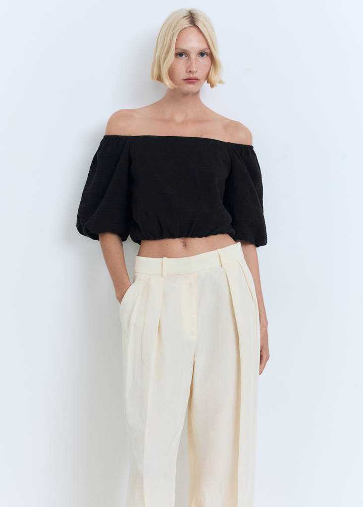 Puffed sleeves cotton blouse — Black
