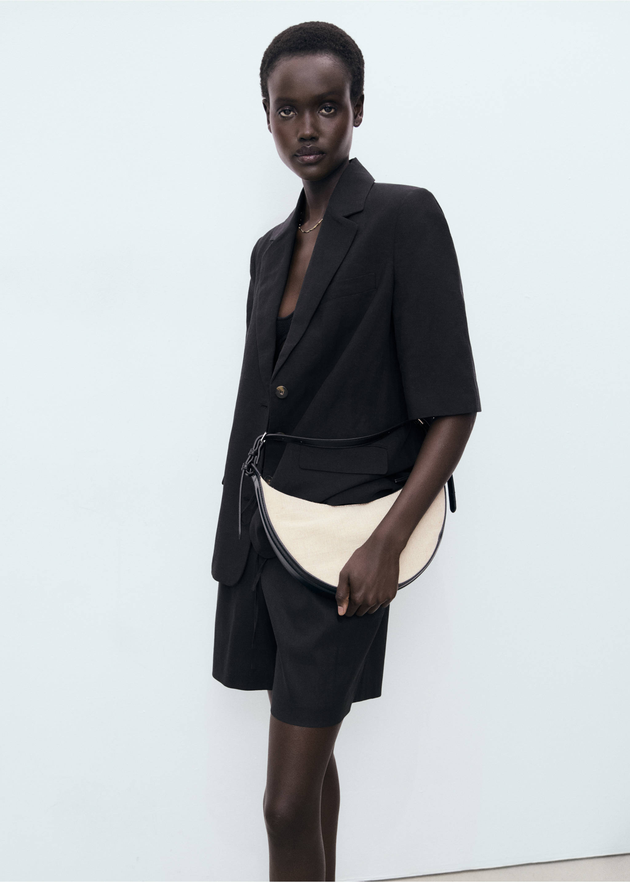 Linen shorts with bow and belt - Medium plane, Black. Ref: 17081191-00.