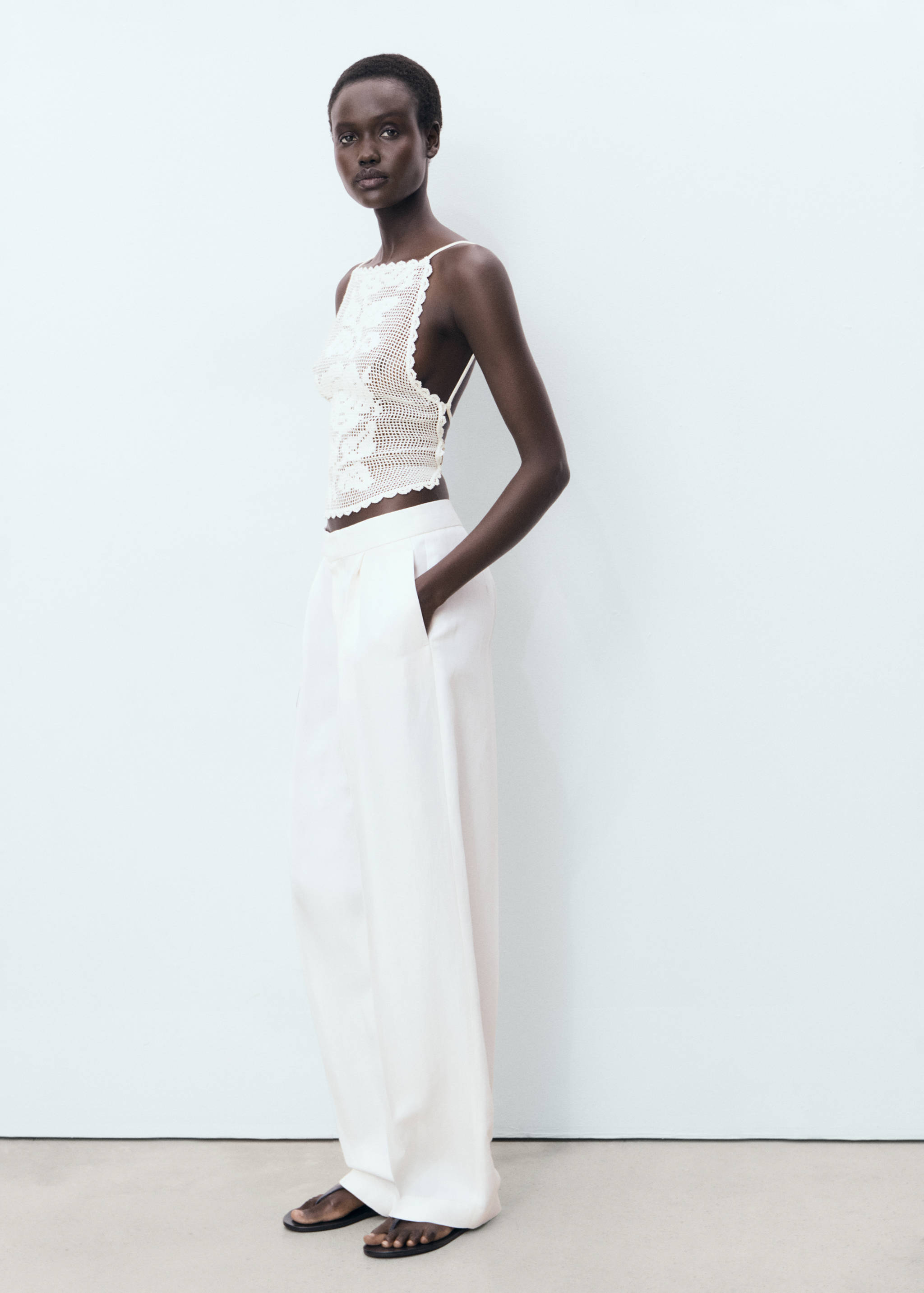 Top de croché com costas abertas - Plano geral