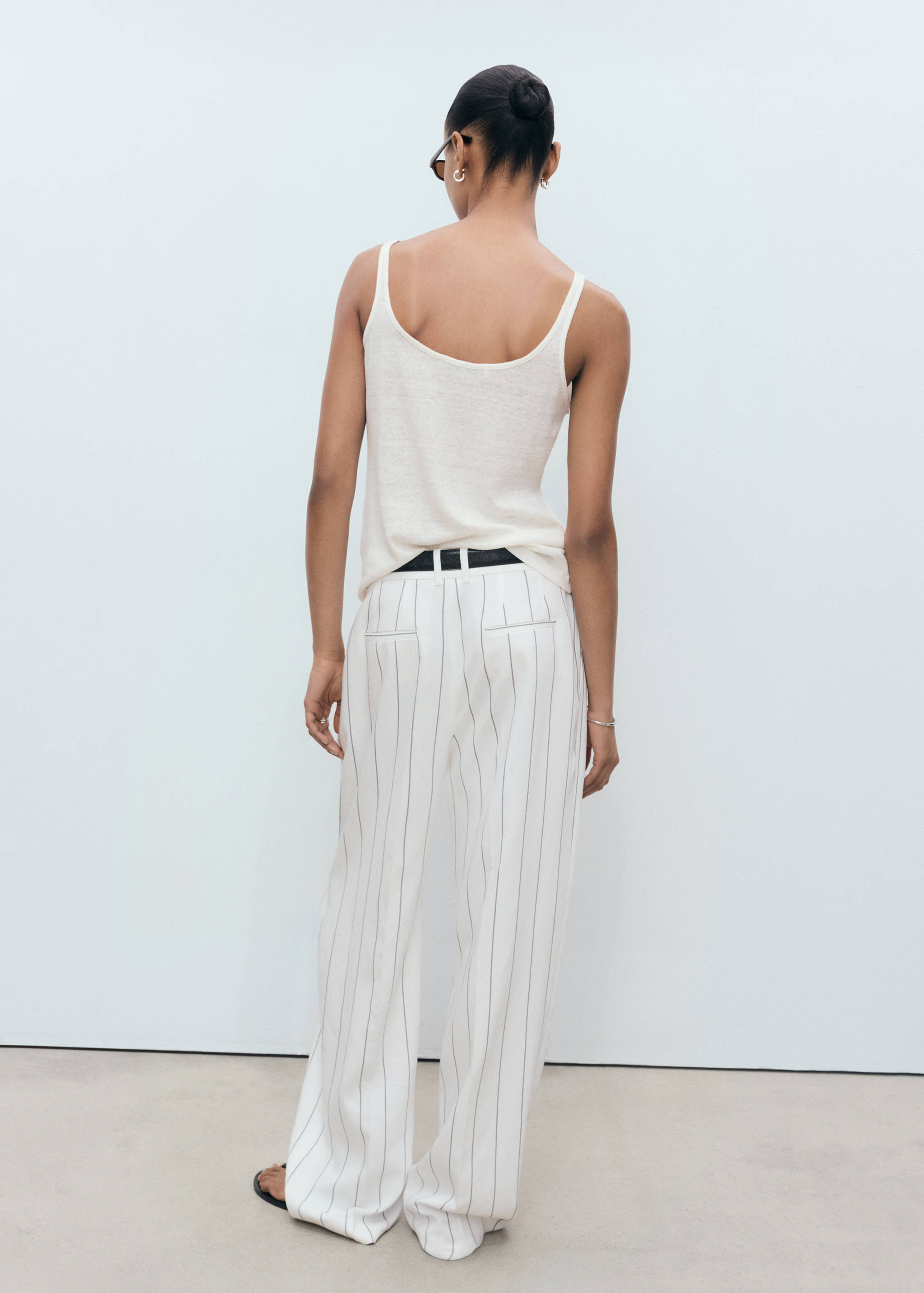 Strappy linen top - Reverse of the article