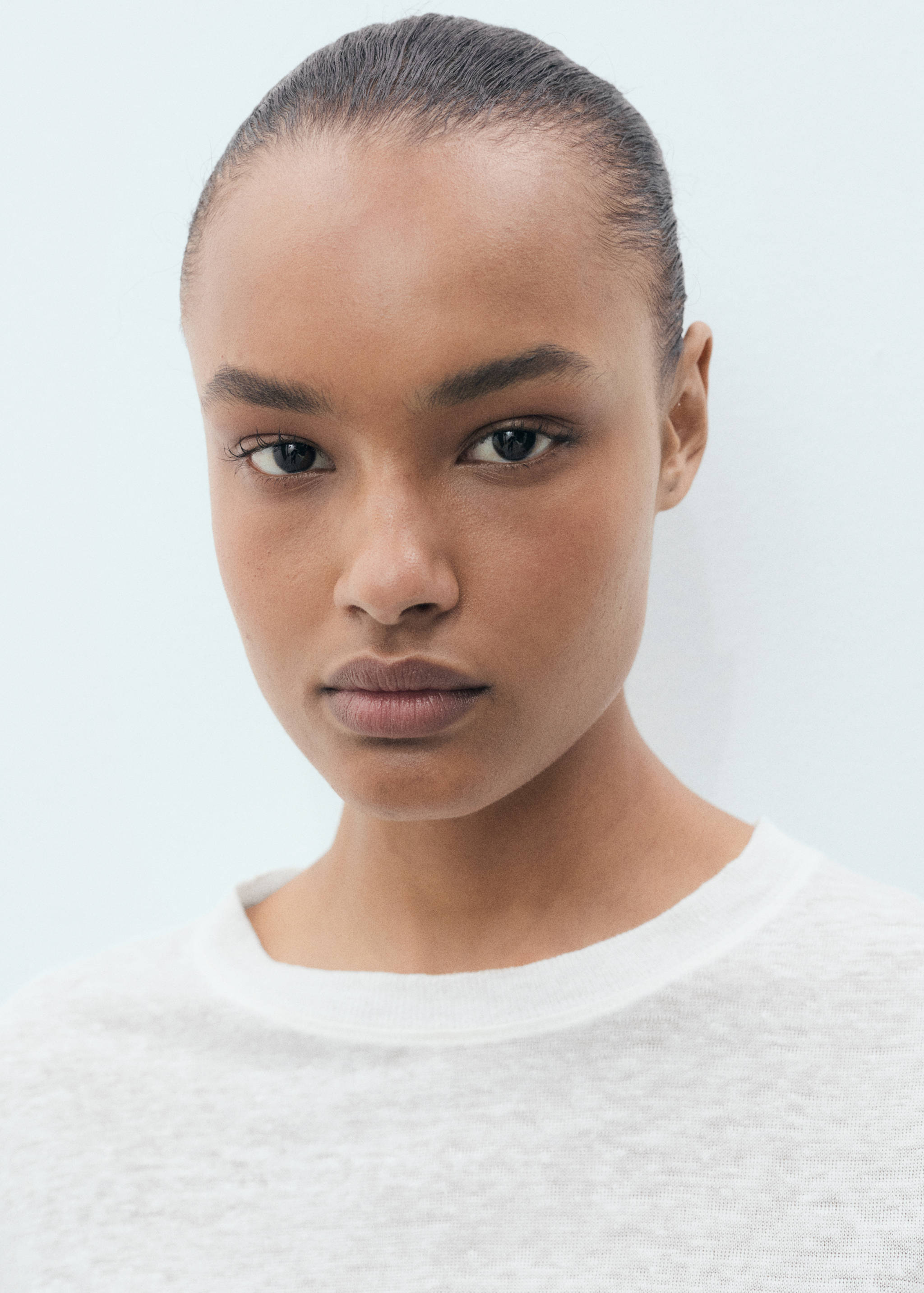 Short-sleeved linen t-shirt - Details of the article 1