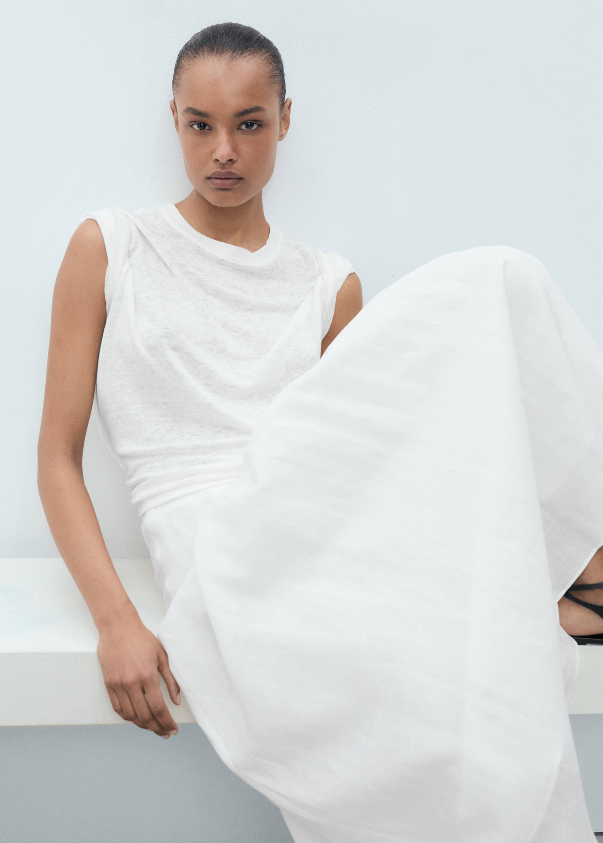 Short-sleeved linen t-shirt - Details of the article 2