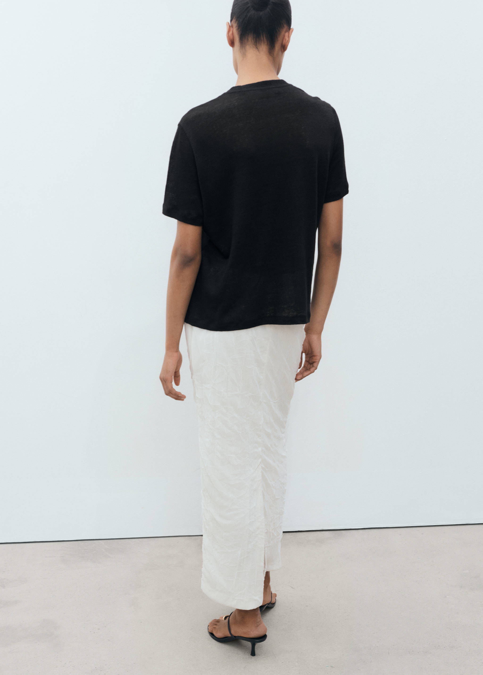 Short-sleeved linen t-shirt - Reverse of the article