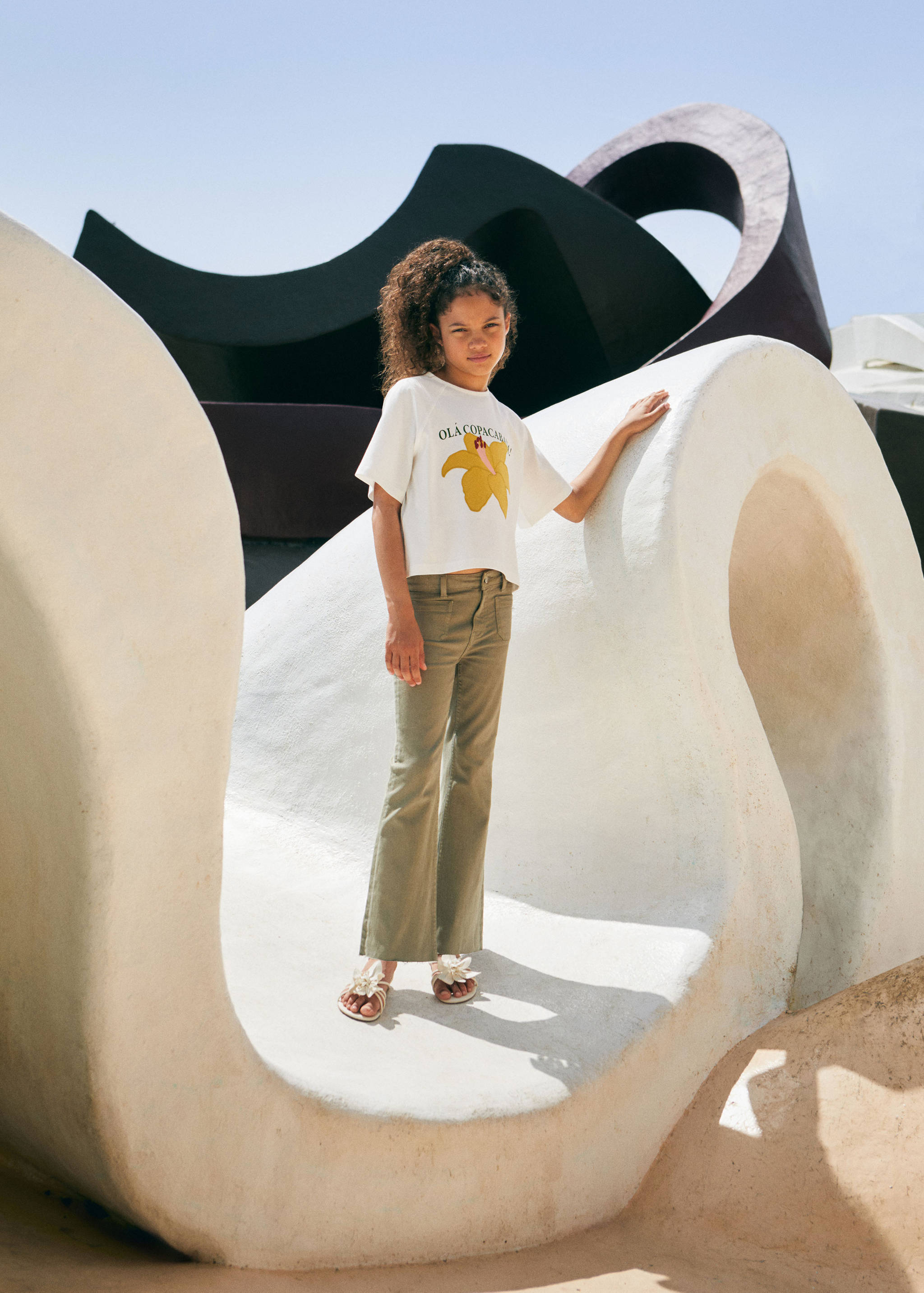 Embroidered short-sleeved t-shirt - Details of the article 6