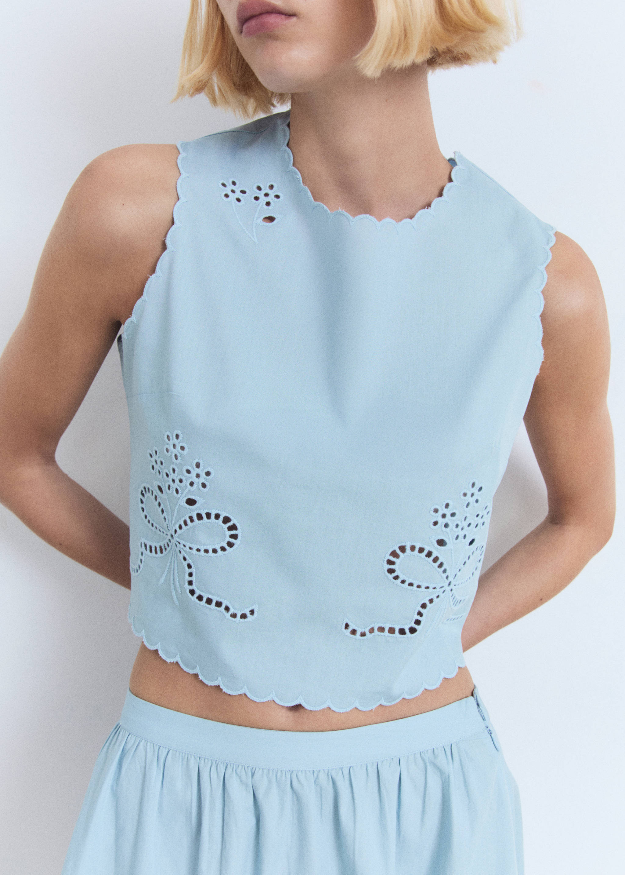Embroidered crop top - Details of the article 1