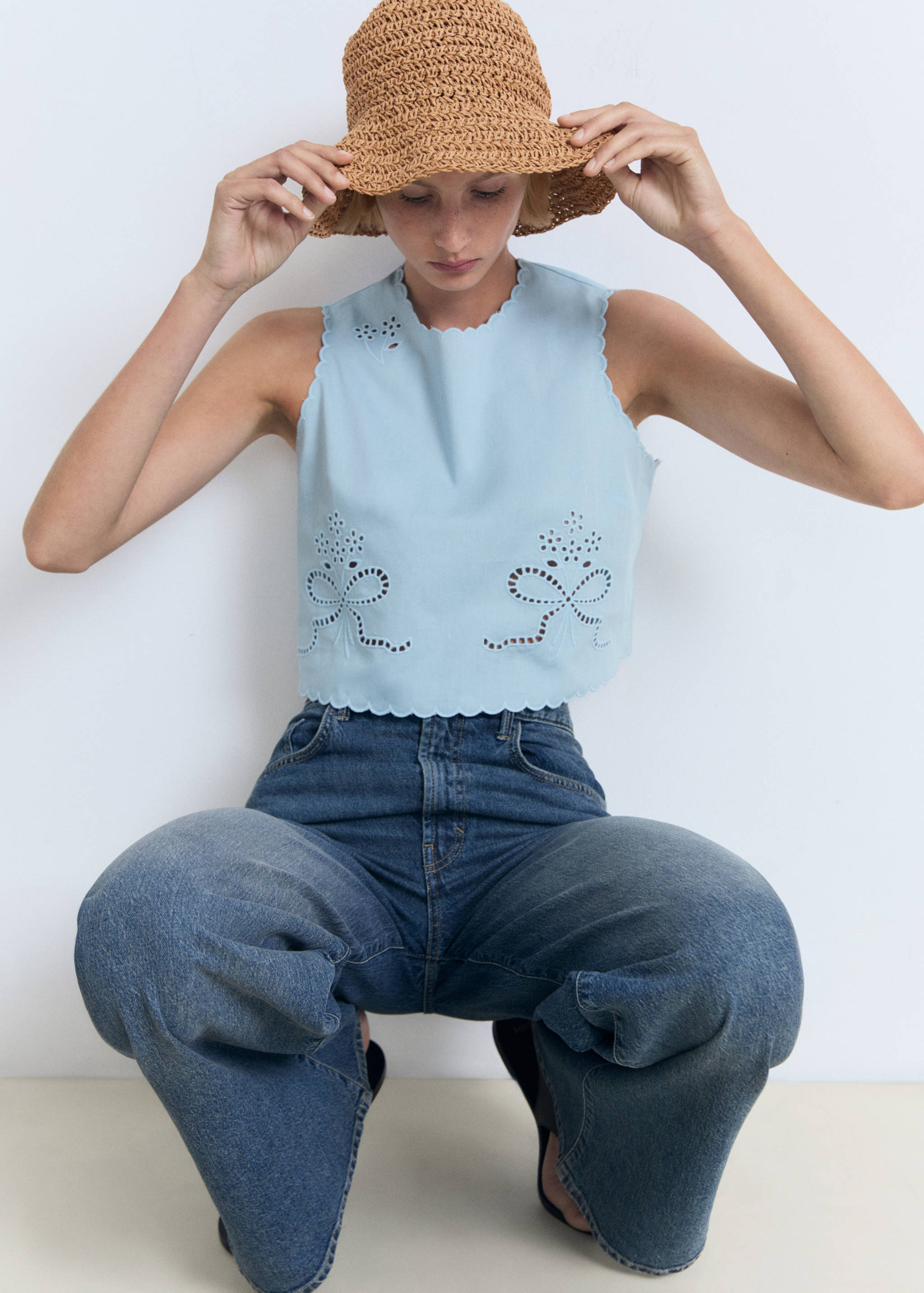 Embroidered crop top - Details of the article 2