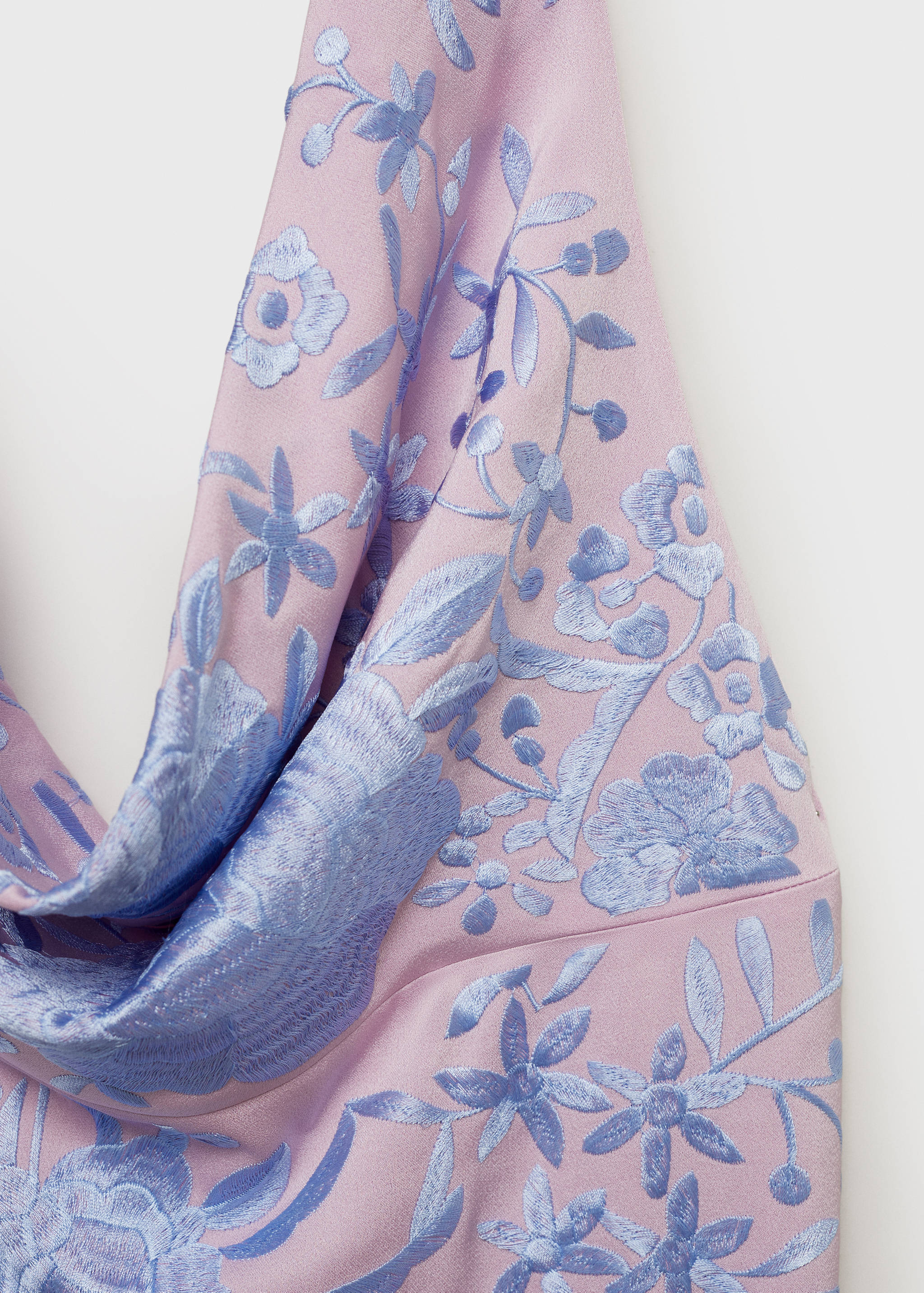 Asymmetrische jurk met borduursels en franjes - Detail van het artikel 8