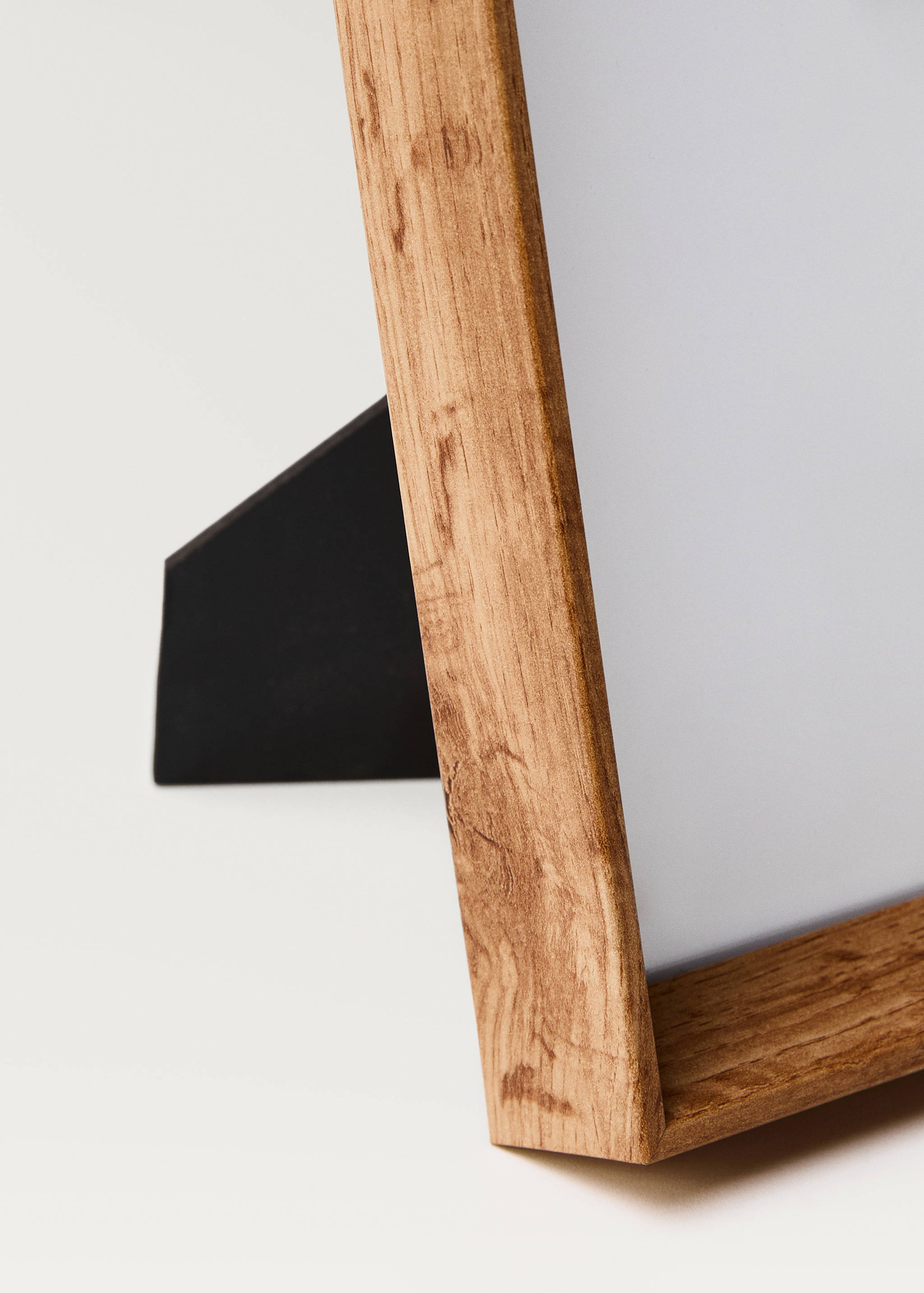 Moldura média de madeira biselada - Pormenor do artigo 2