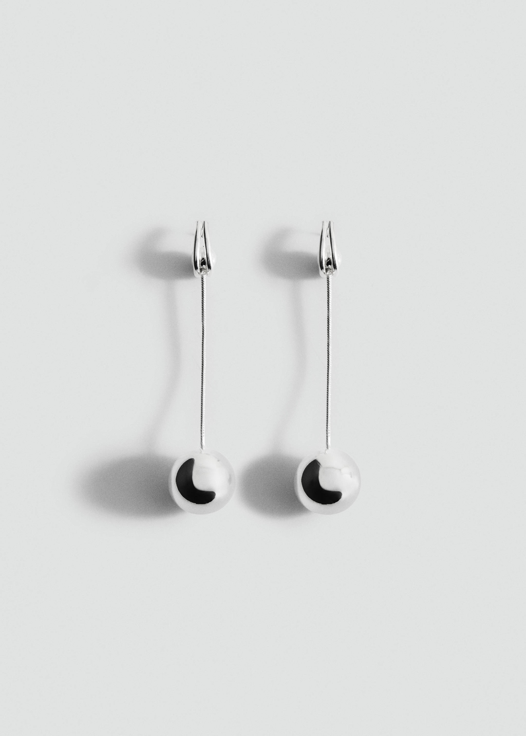 Thread sphere earrings - Article without model