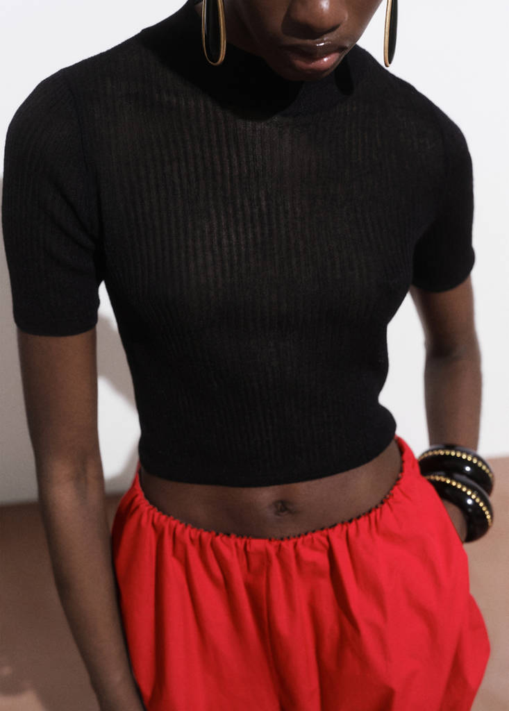 Knitted cropped sweater — Black