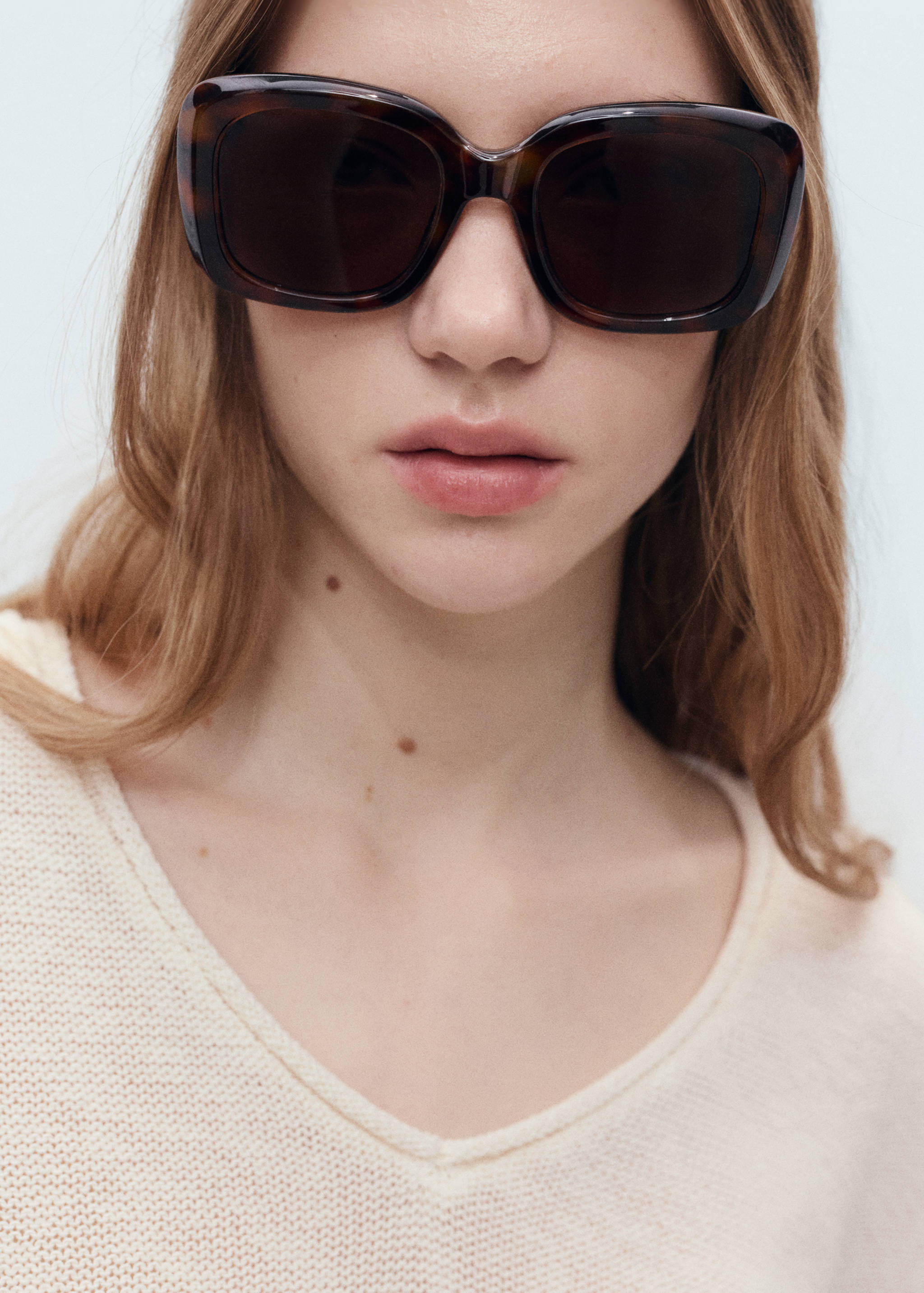 V-neck knit sweater - Details of the article 1