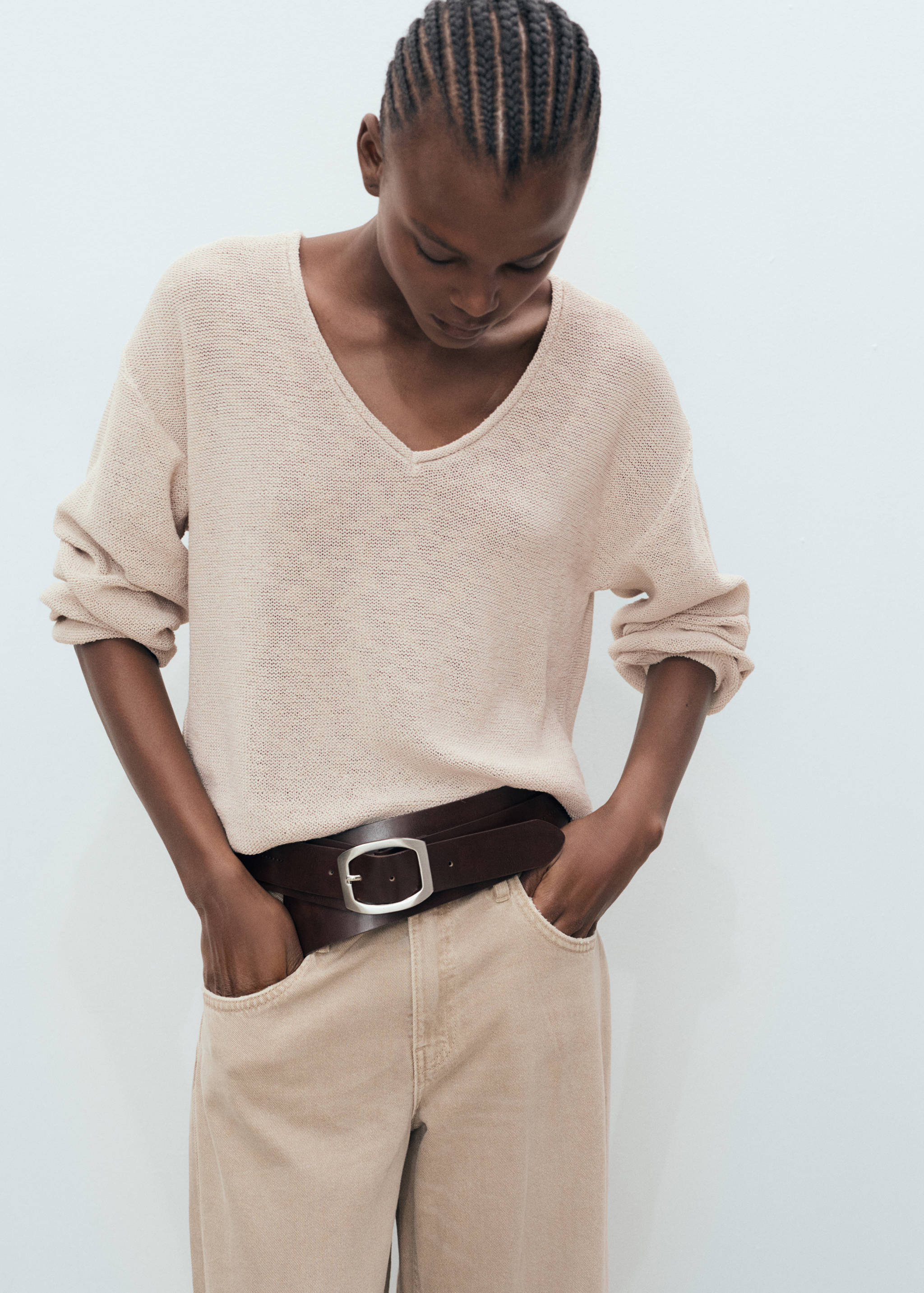 V-neck knit sweater - Medium plane