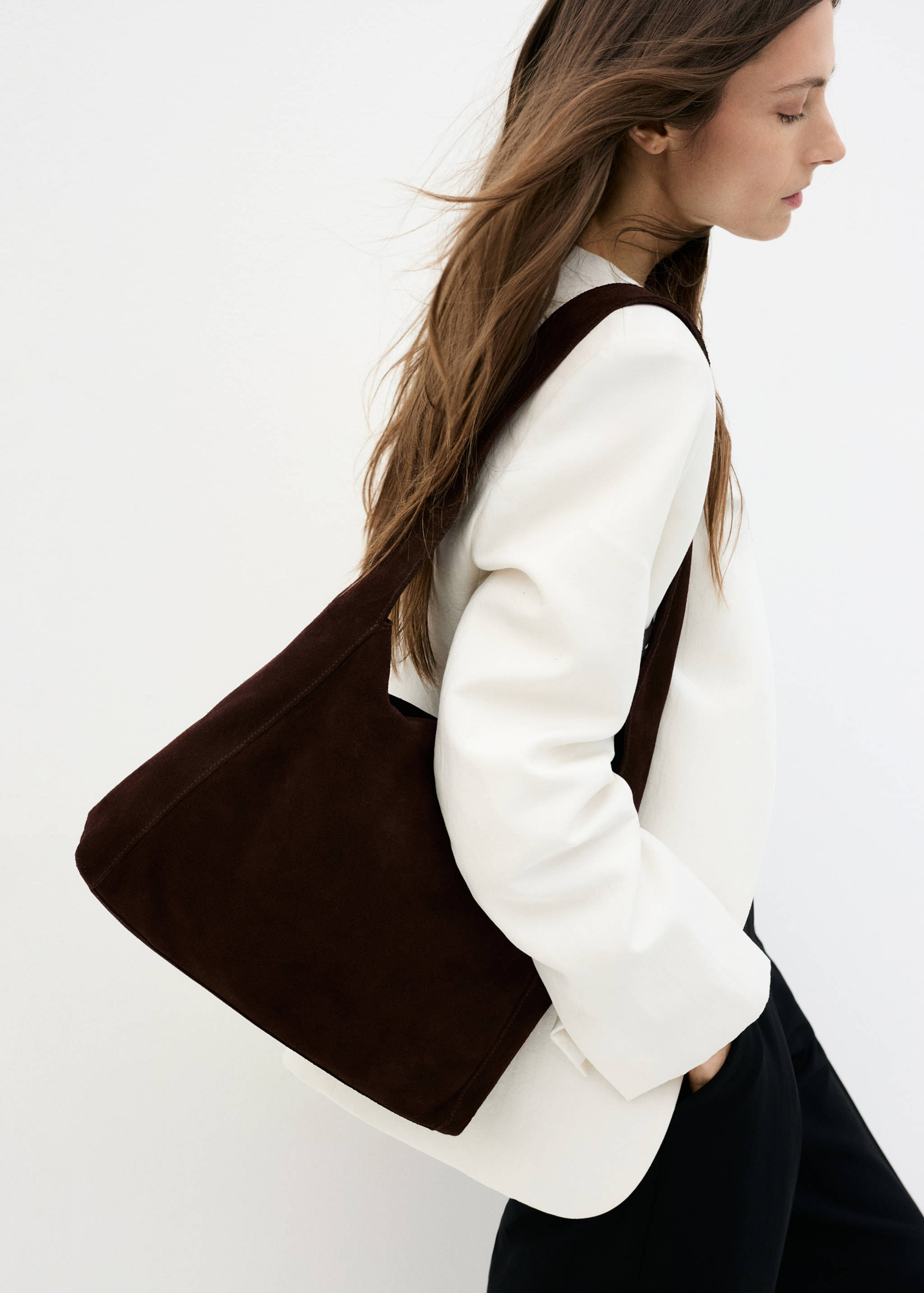 Suede shoulder bag - Details of the article 9