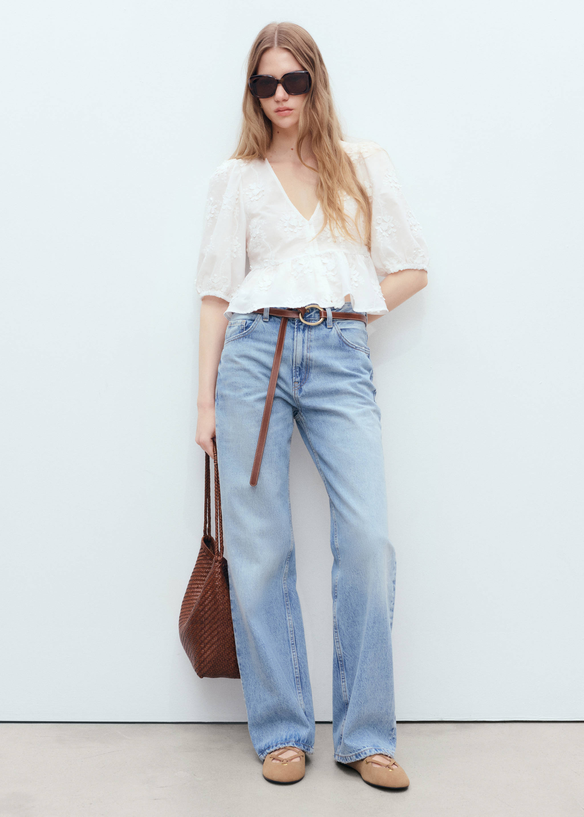 Blusa de algodão com bordado floral - Plano geral