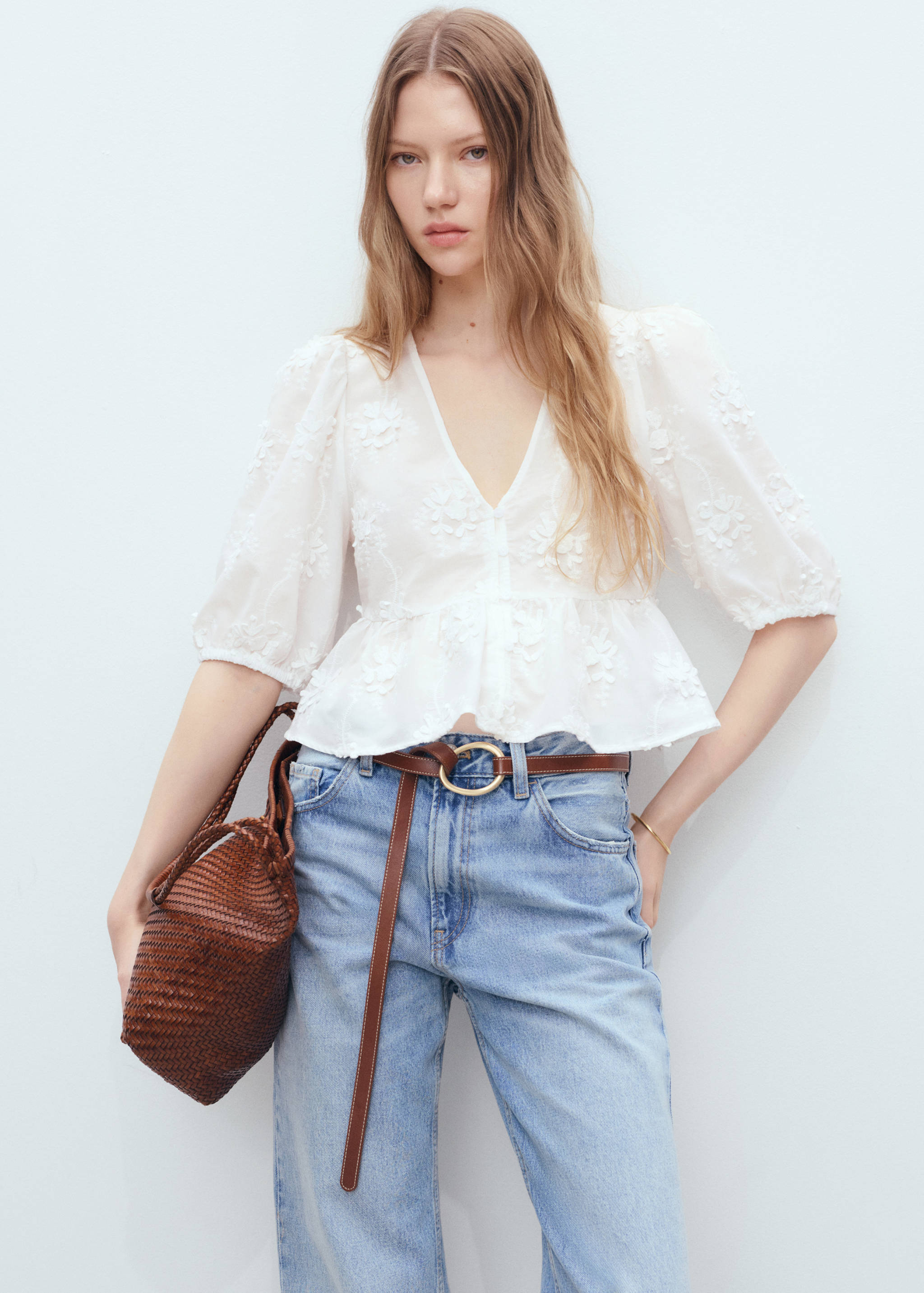 Blusa de algodão com bordado floral - Plano médio