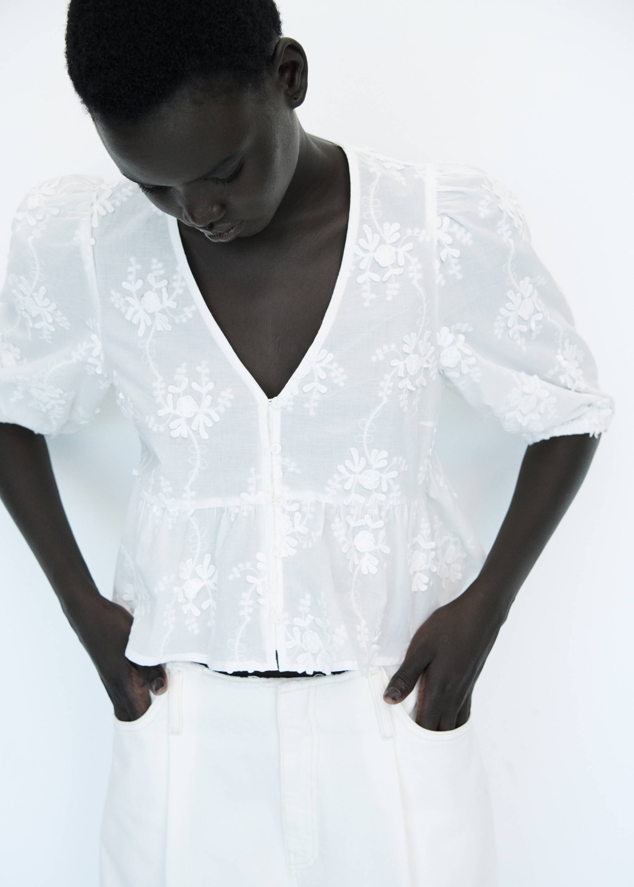 Blusa de algodão com bordado floral - Pormenor do artigo 7