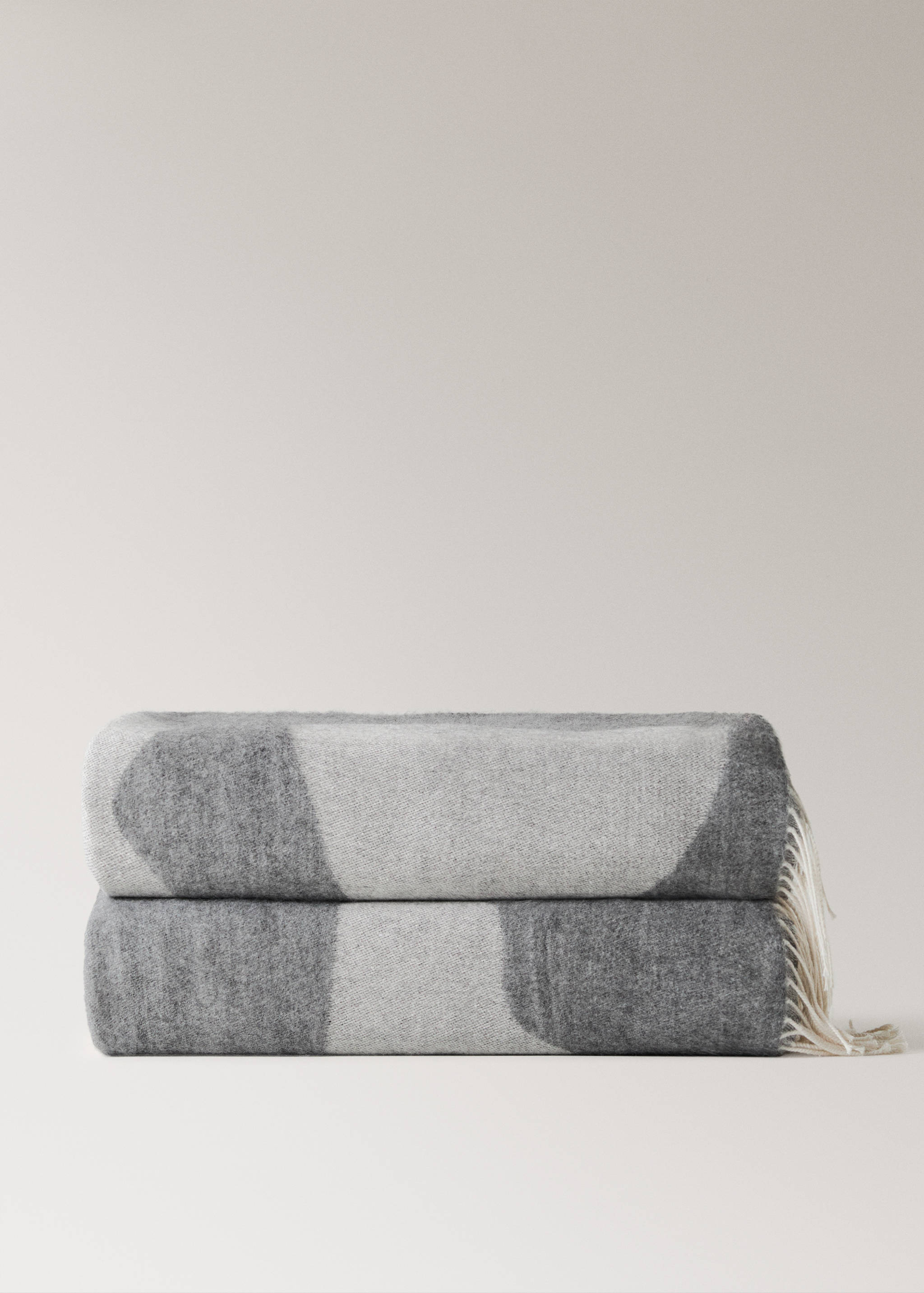 Tvåfärgad filt med mönster - Artikel utan modell