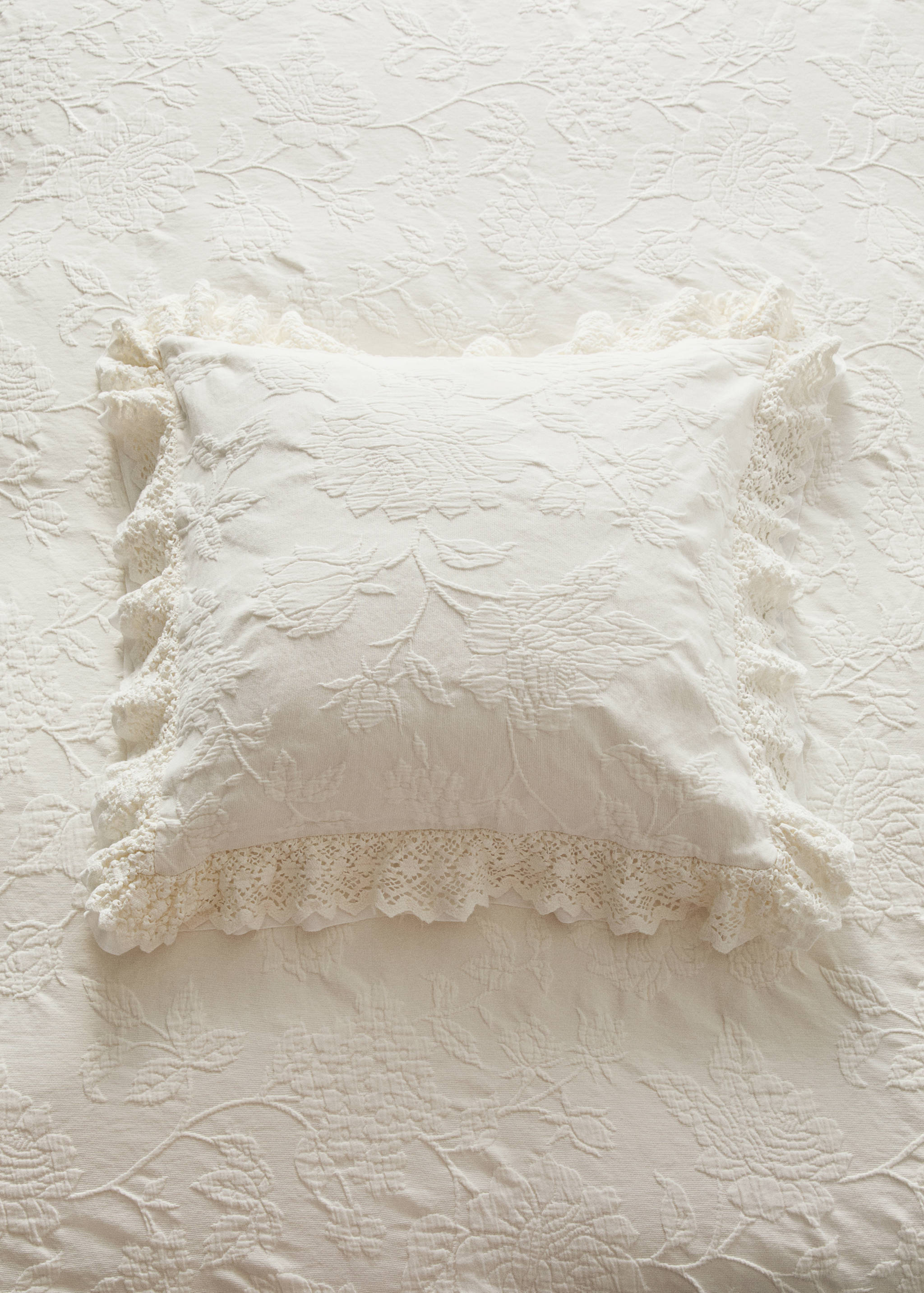 Калъфка за възглавница от жакард с волан и дантела 50x50 см - Обща равнина