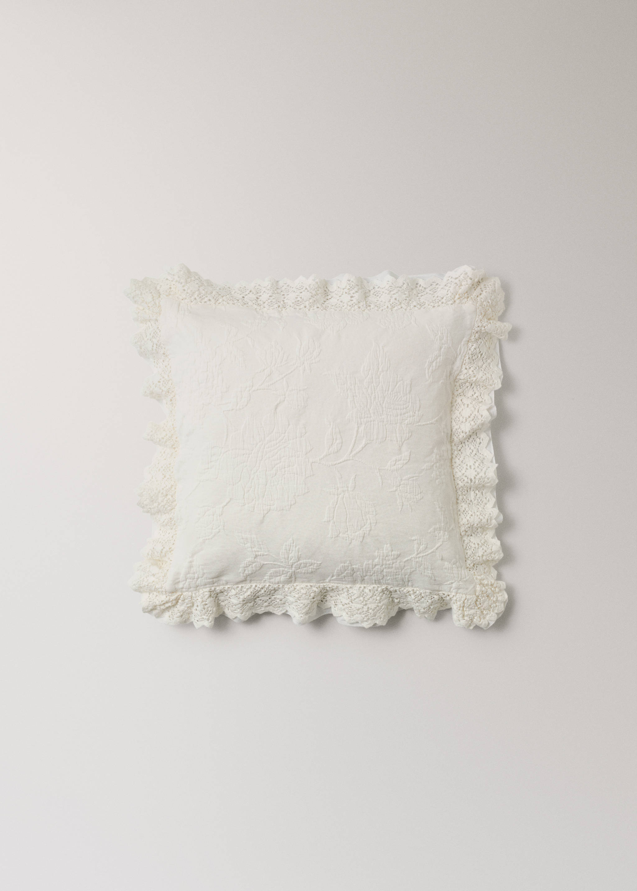 Jacquard cotton bed cushion cover with voile frill and lace trim 50x50 cm - Article without model