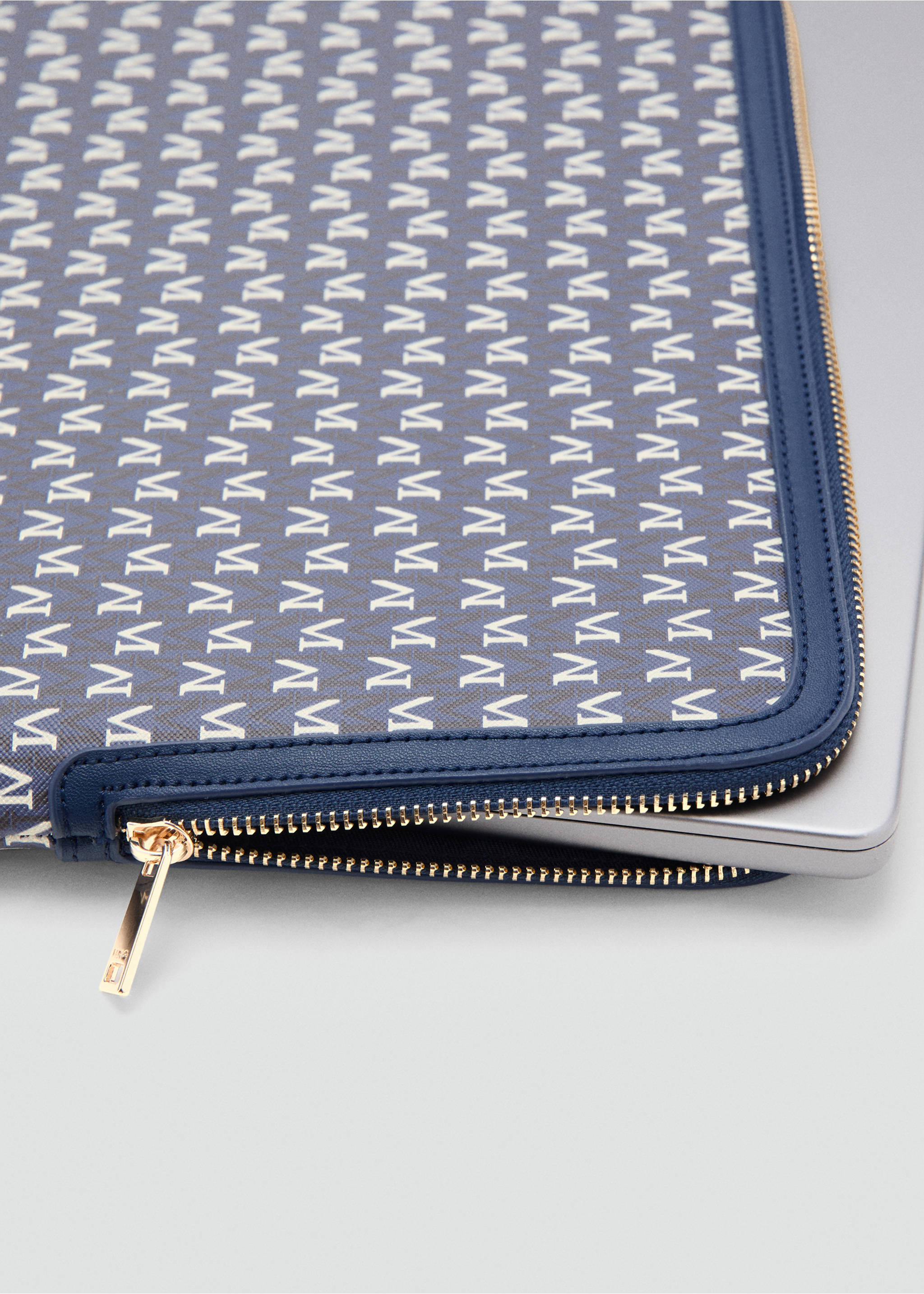 Laptop case with printed logo - Details of the article 1, Navy. Ref: 17081534-00.