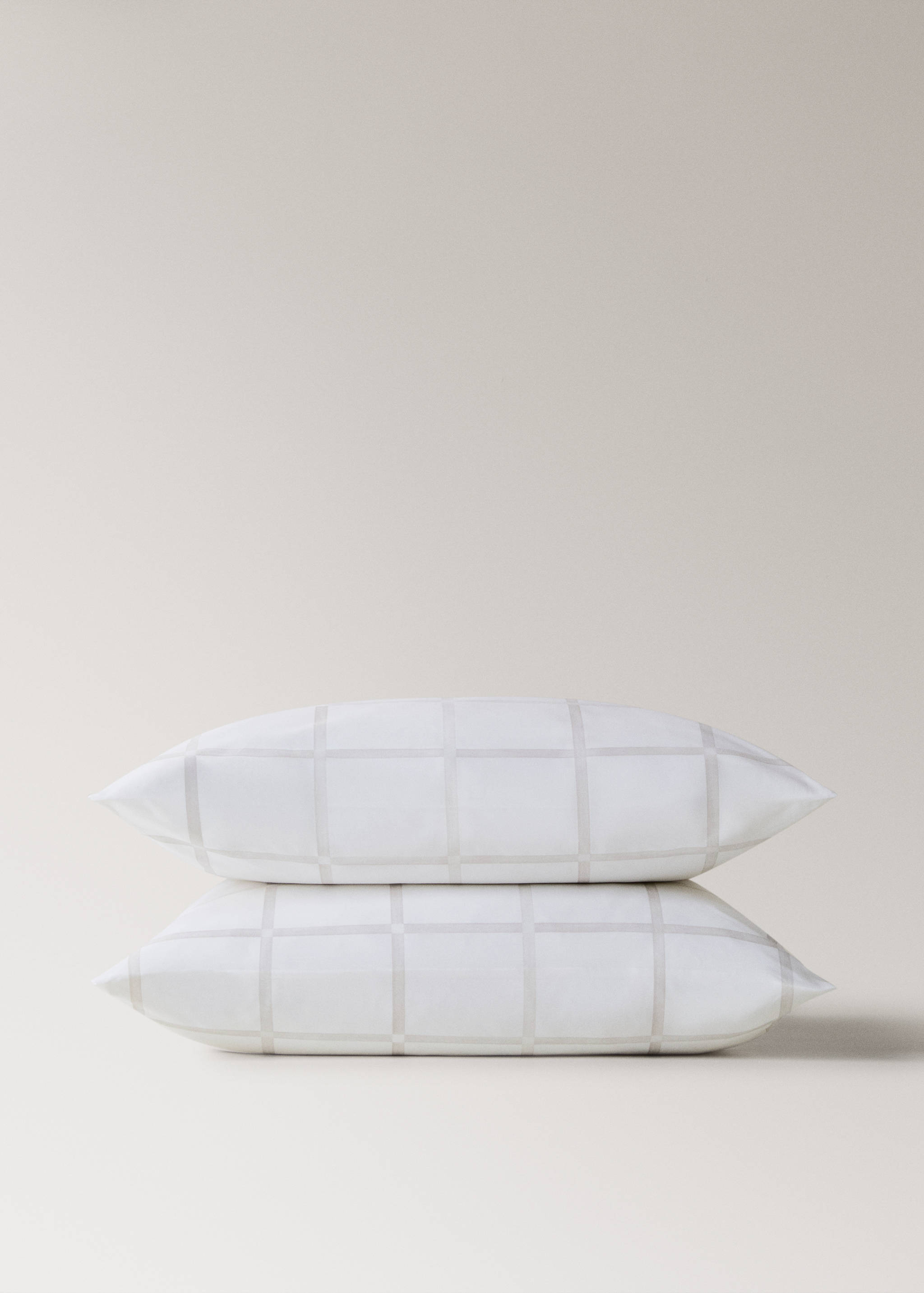 Dwie poszewki na poduszki z bawełnianego perkalu w kratkę 60x60 cm - Szczegóły artykułu 3