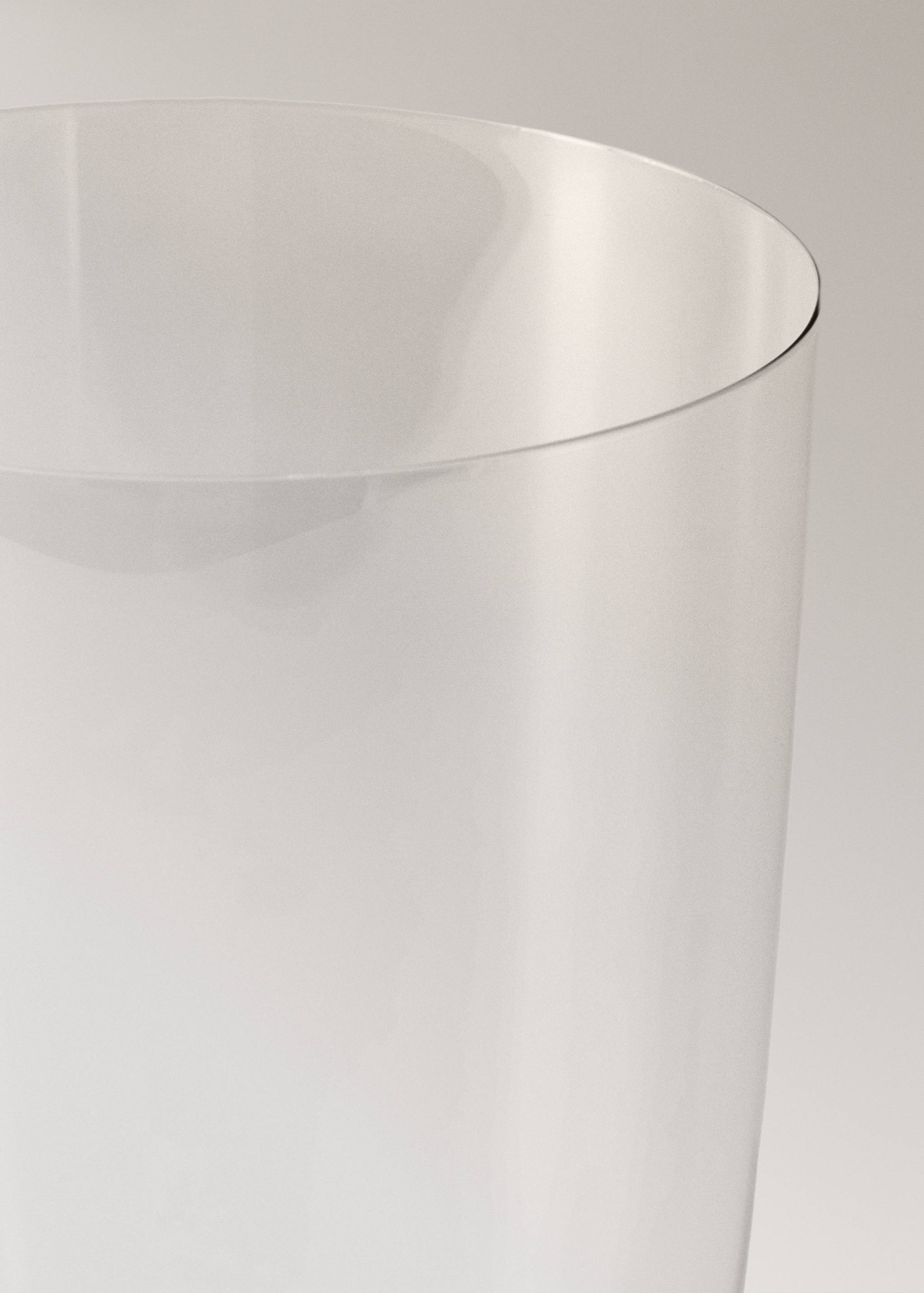 Crystaline vase - Details of the article 1