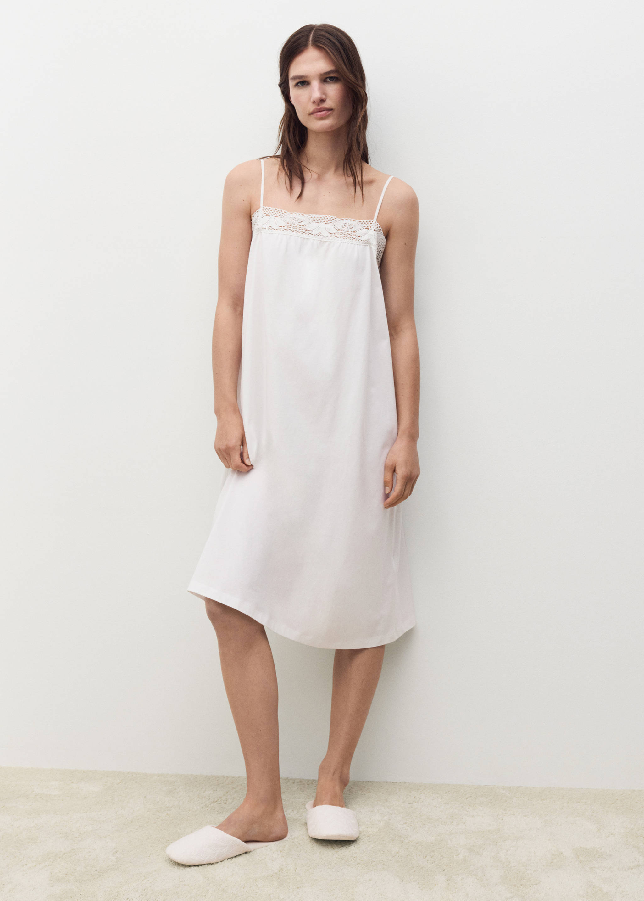 Cotton lace nightgown - General plane