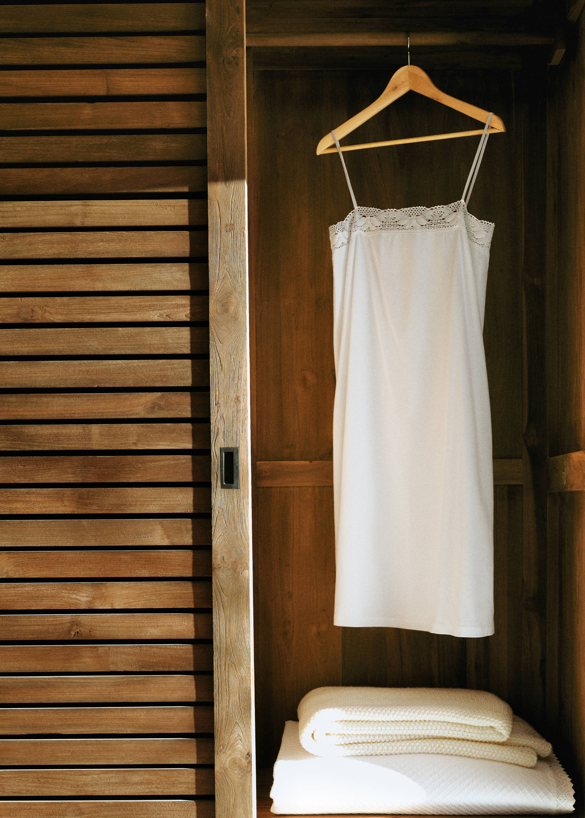 Cotton lace nightgown - Details of the article 6