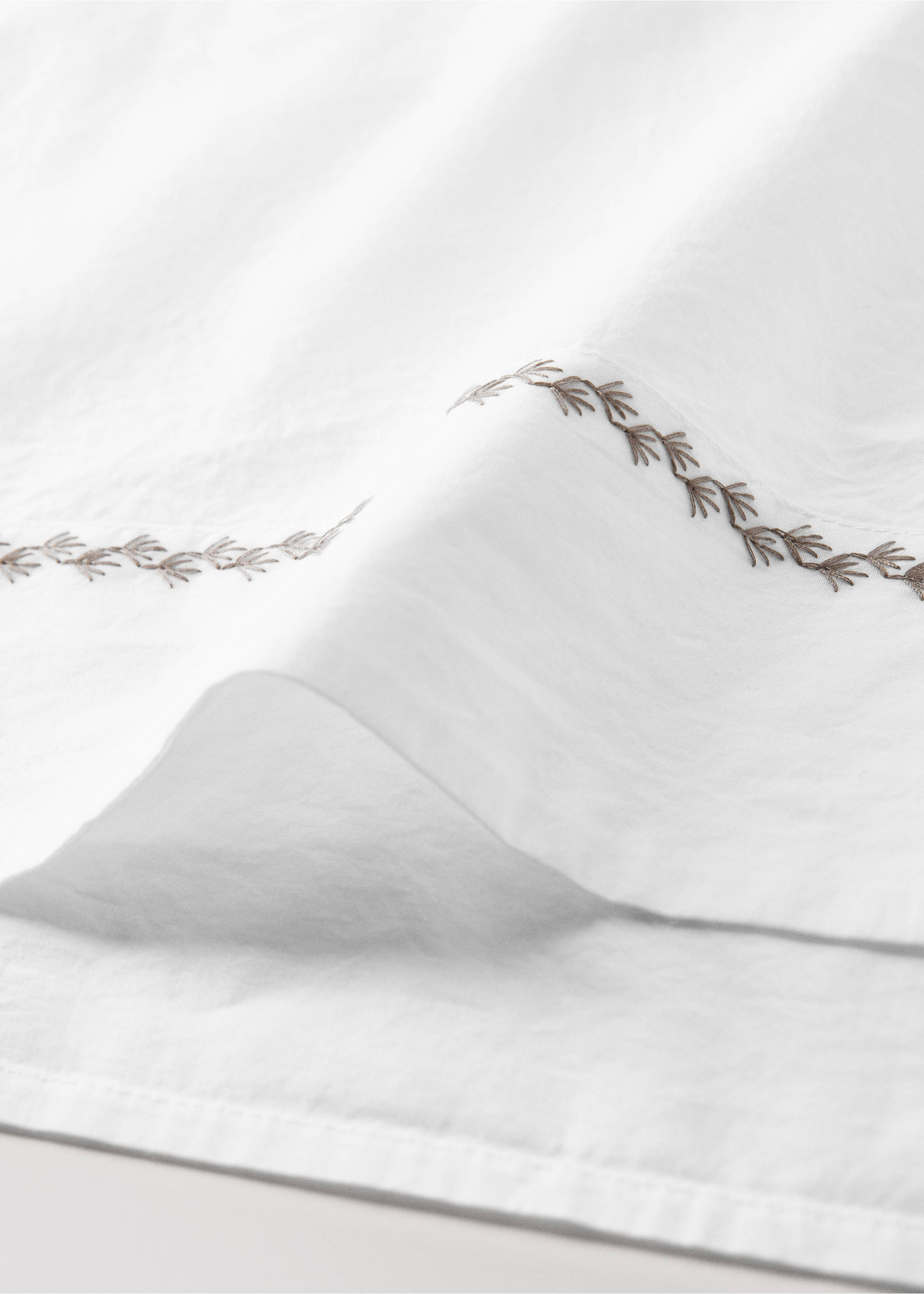 200-thread count percale cotton pillow set with embroidered detail for cot - Details of the article 1, White. Ref: 17081556-00.