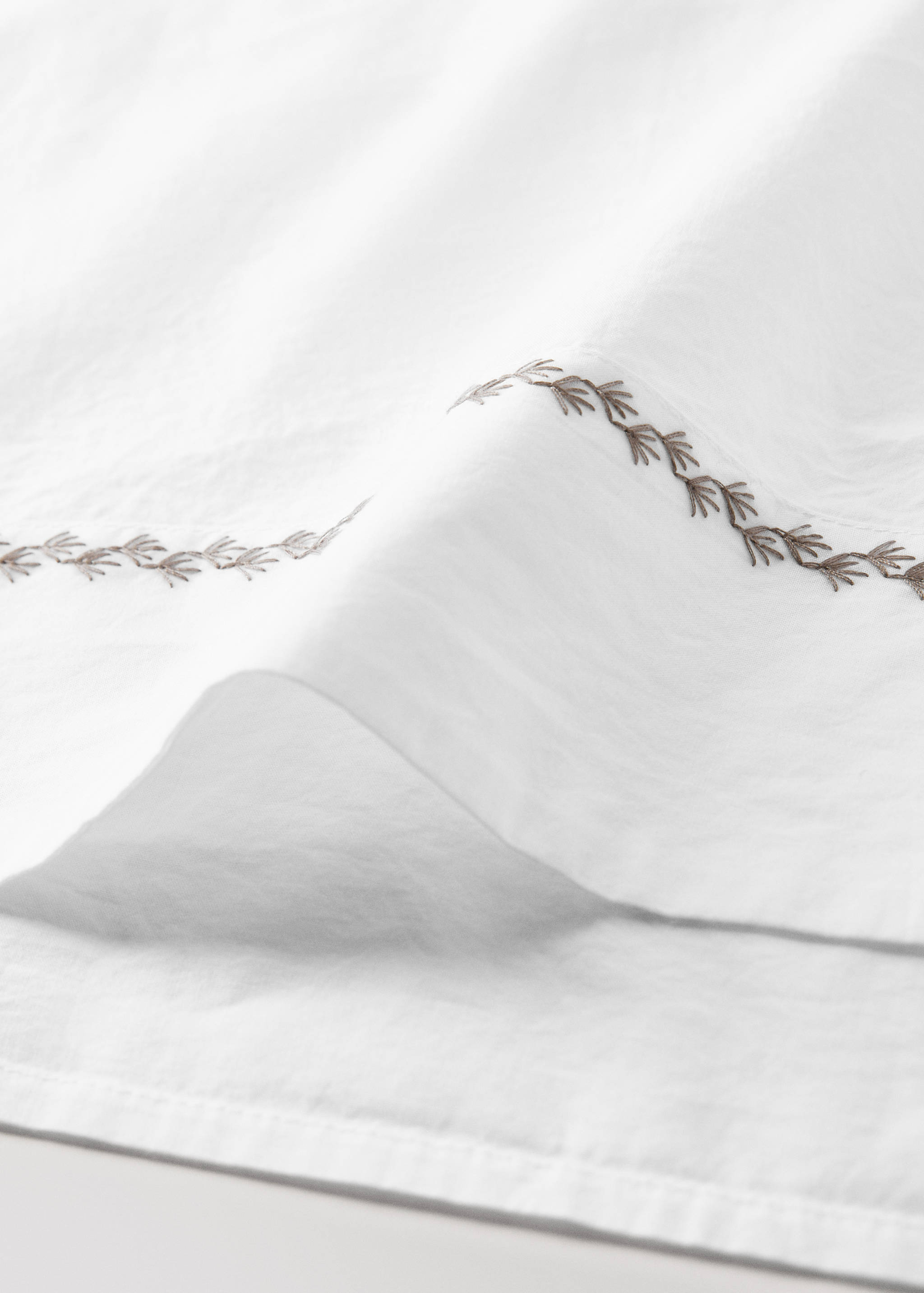 200-thread count percale cotton pillow set with embroidered detail for cot - Details of the article 1