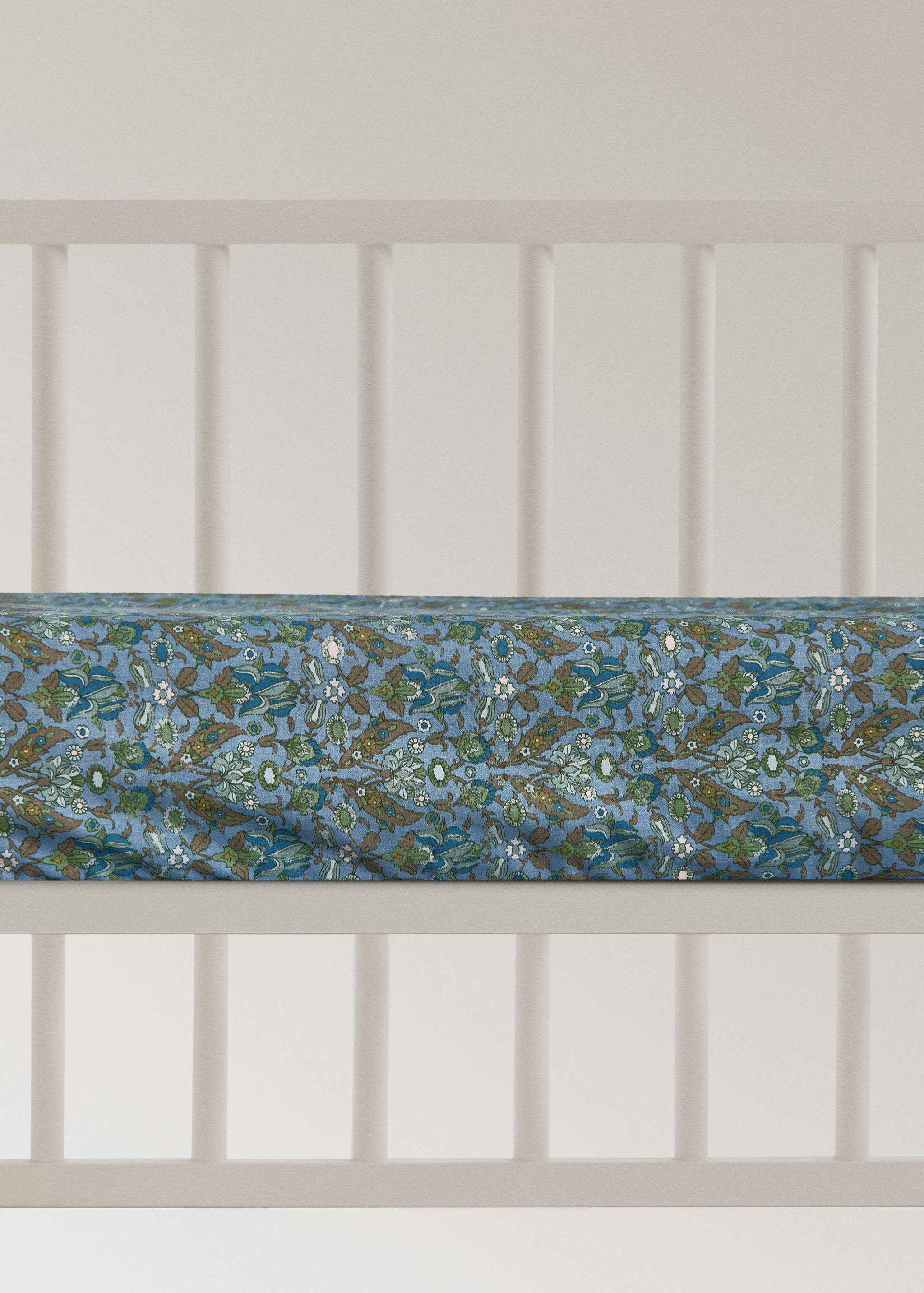 Percale cotton fitted sheet with small floral print for cot - Article without model