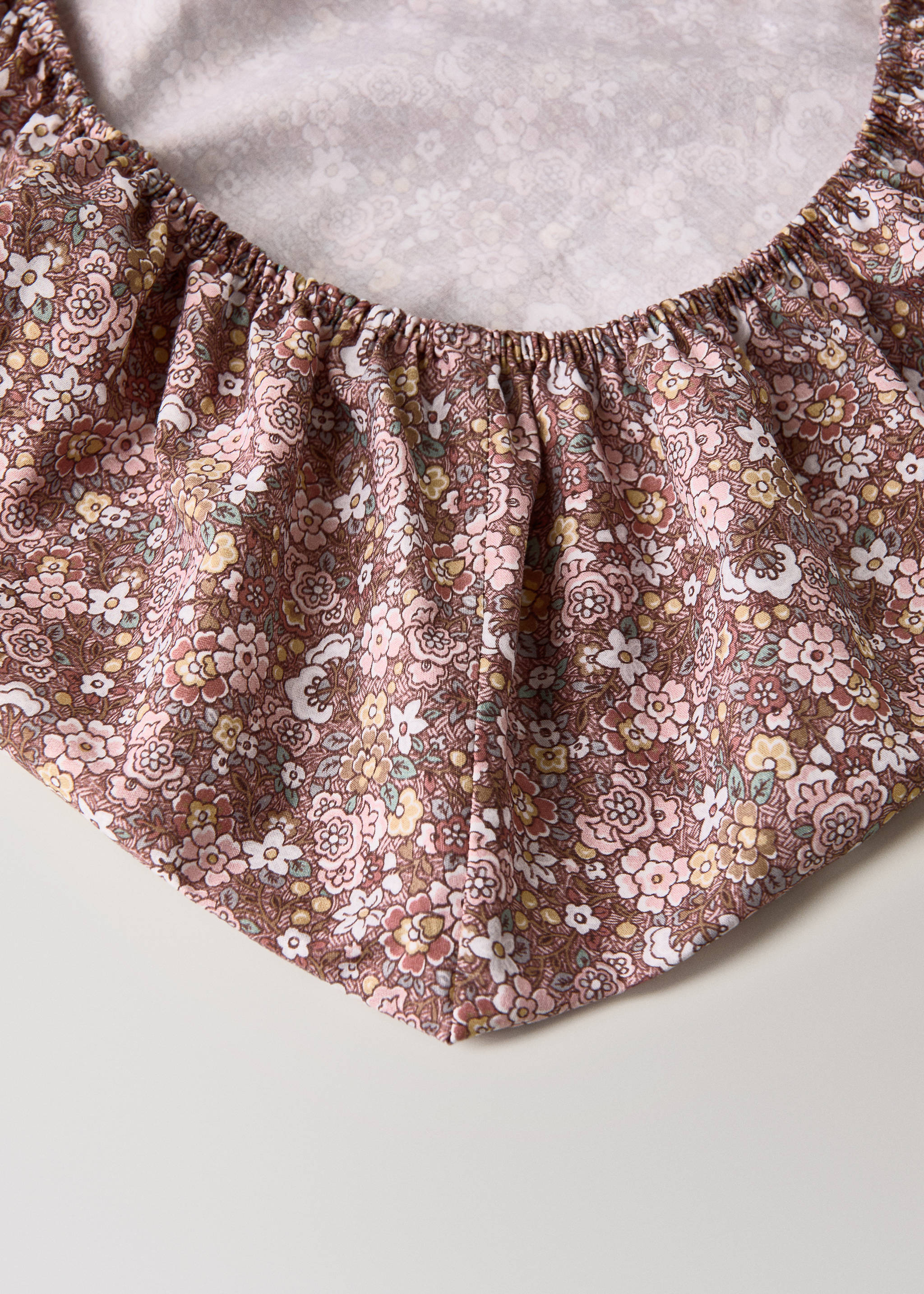 Percale cotton fitted sheet with small floral print for cot - Details of the article 1