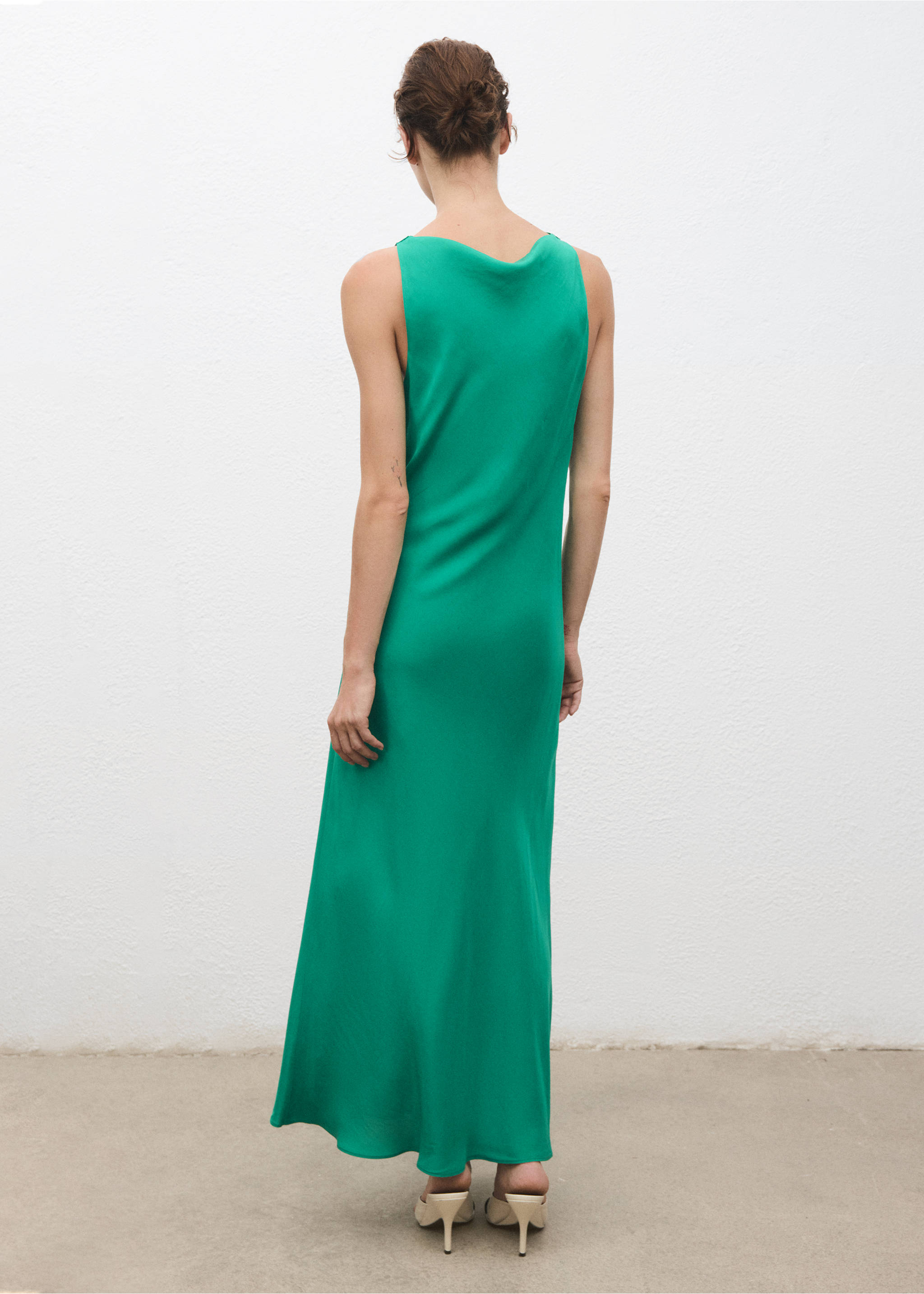 Long satin dress - Reverse of the article, Green. Ref: 17081565-00.