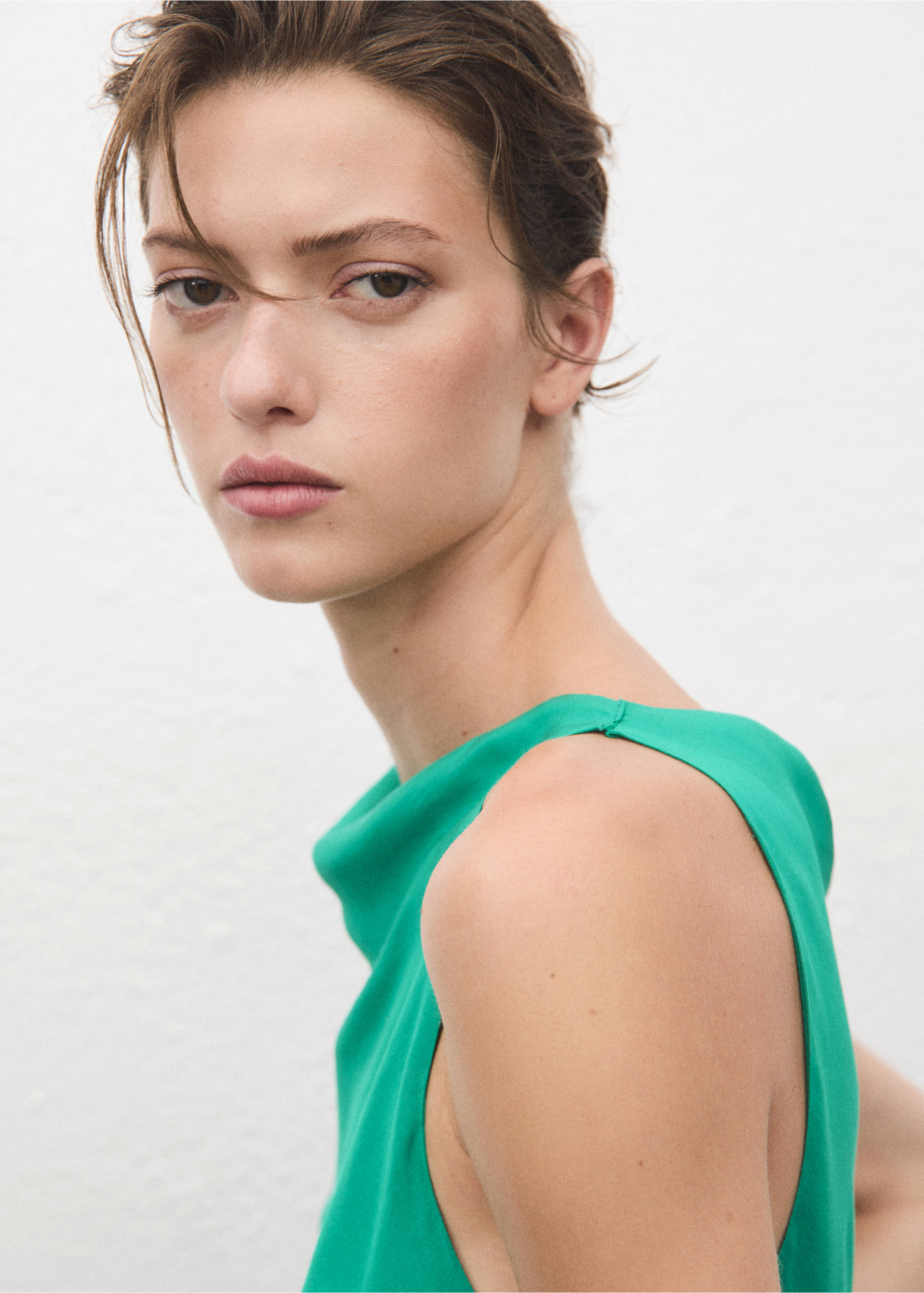 Long satin dress - Details of the article 1, Green. Ref: 17081565-00.